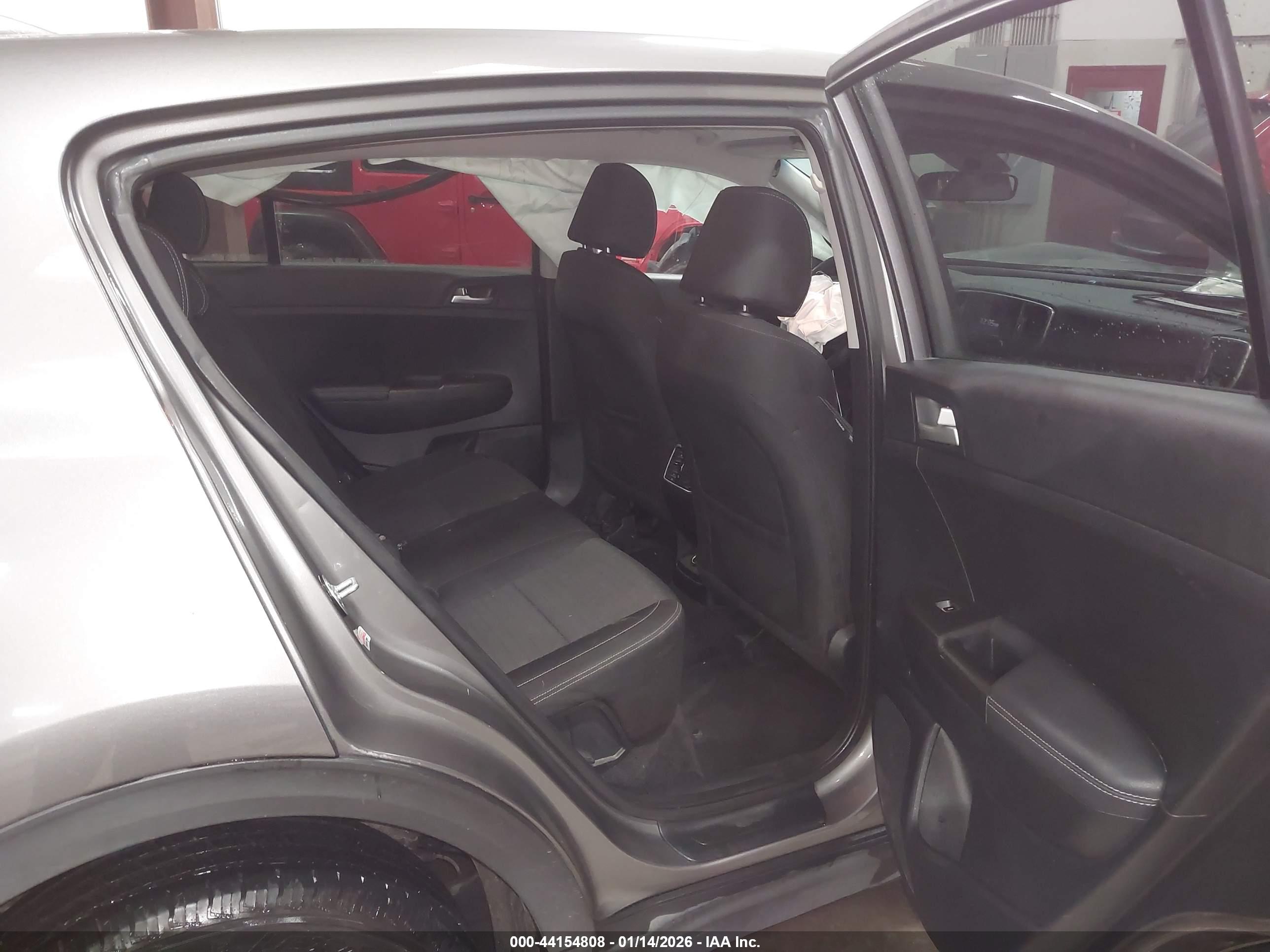 KIA SPORTAGE image 8