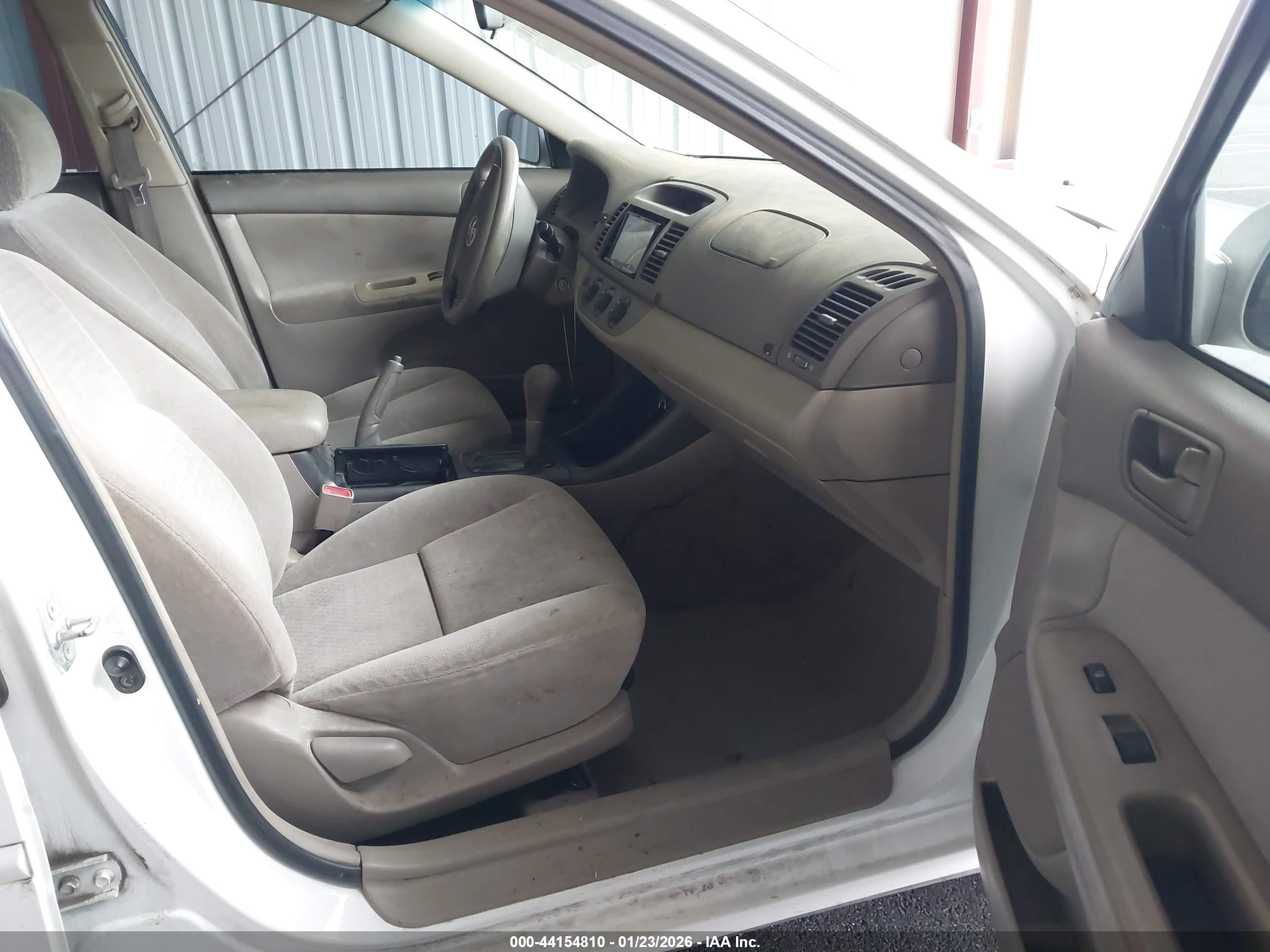 TOYOTA CAMRY image 5