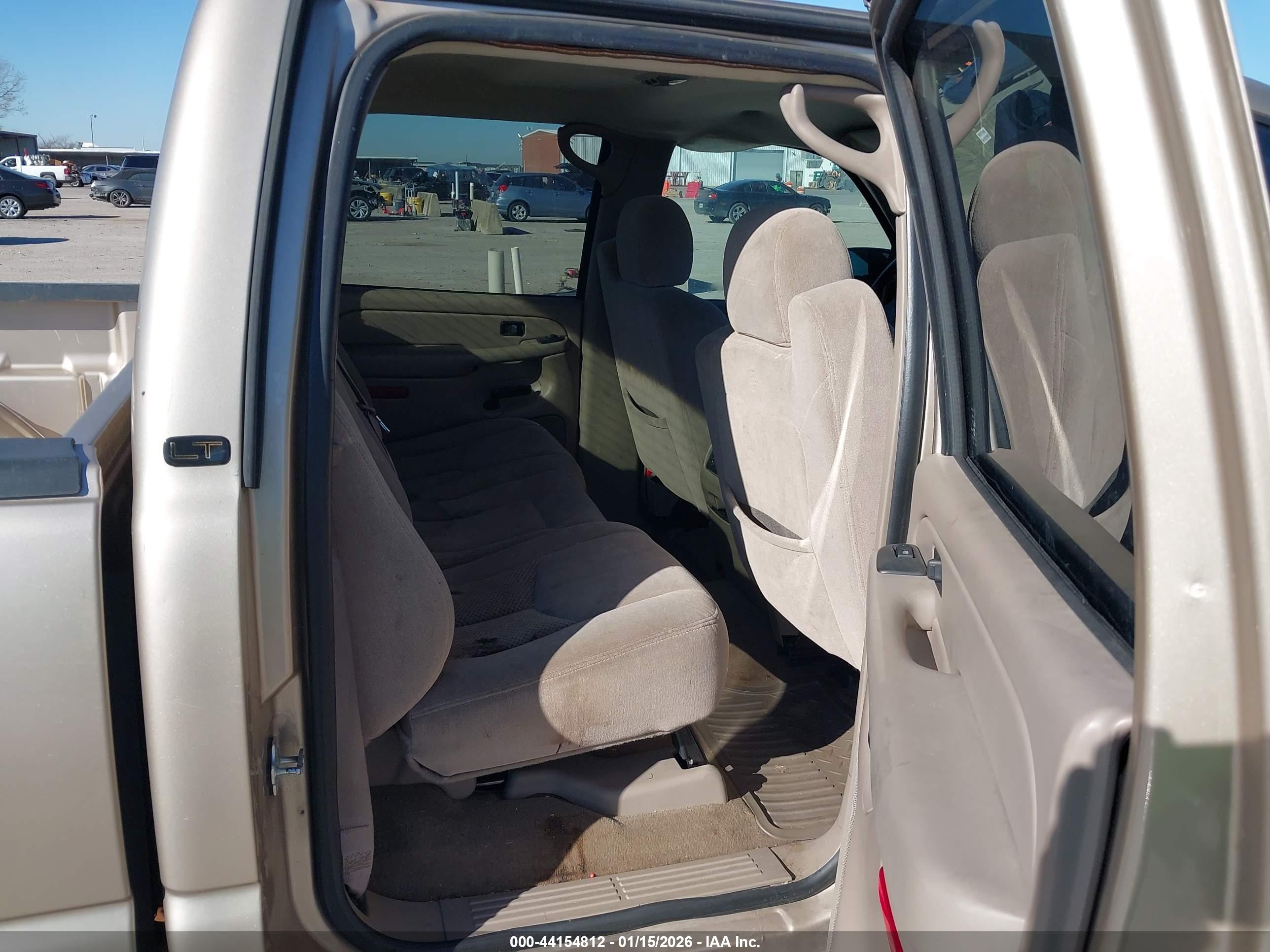 CHEVROLET SILVERADO image 8