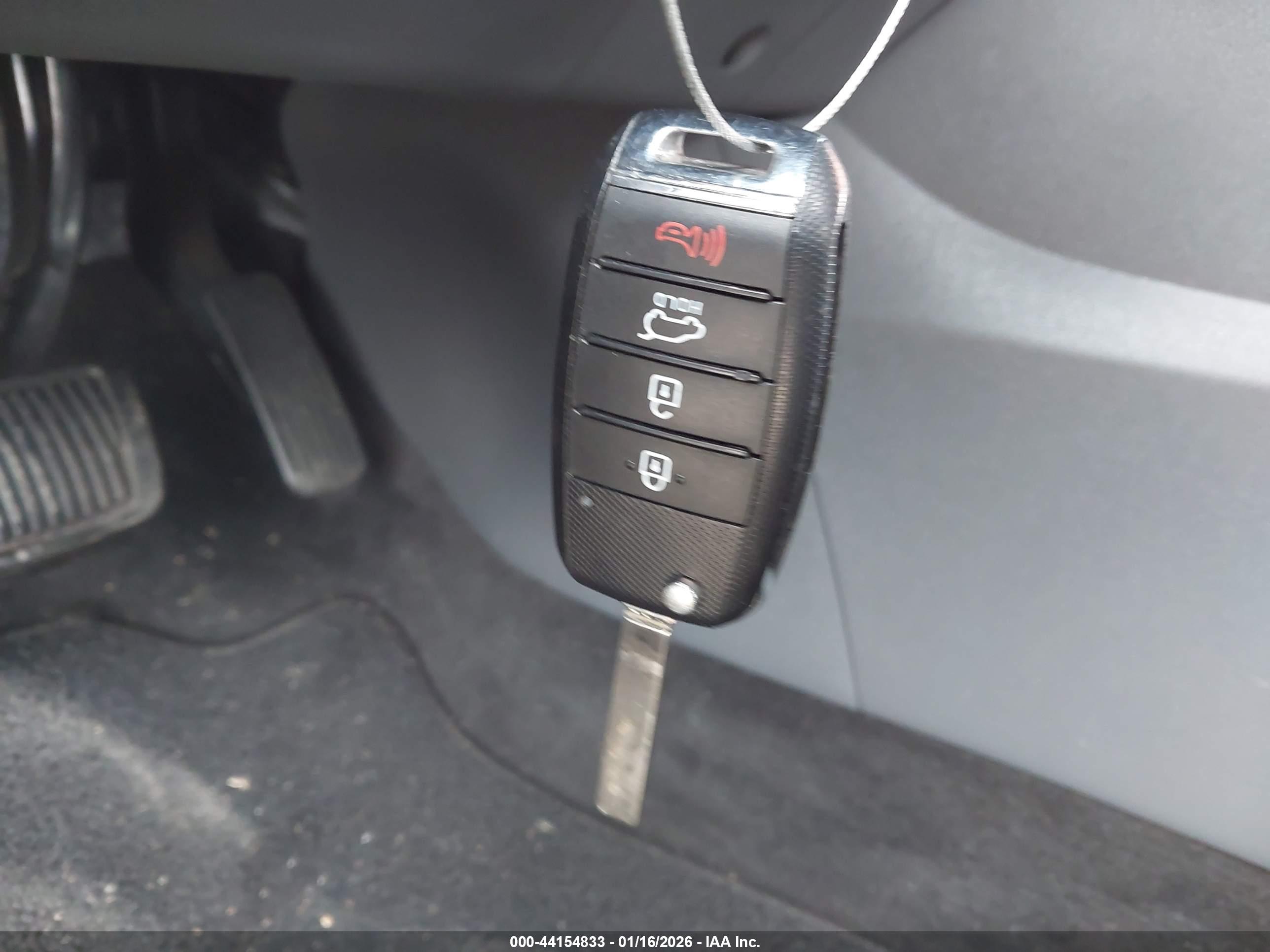 KIA NIRO image 11