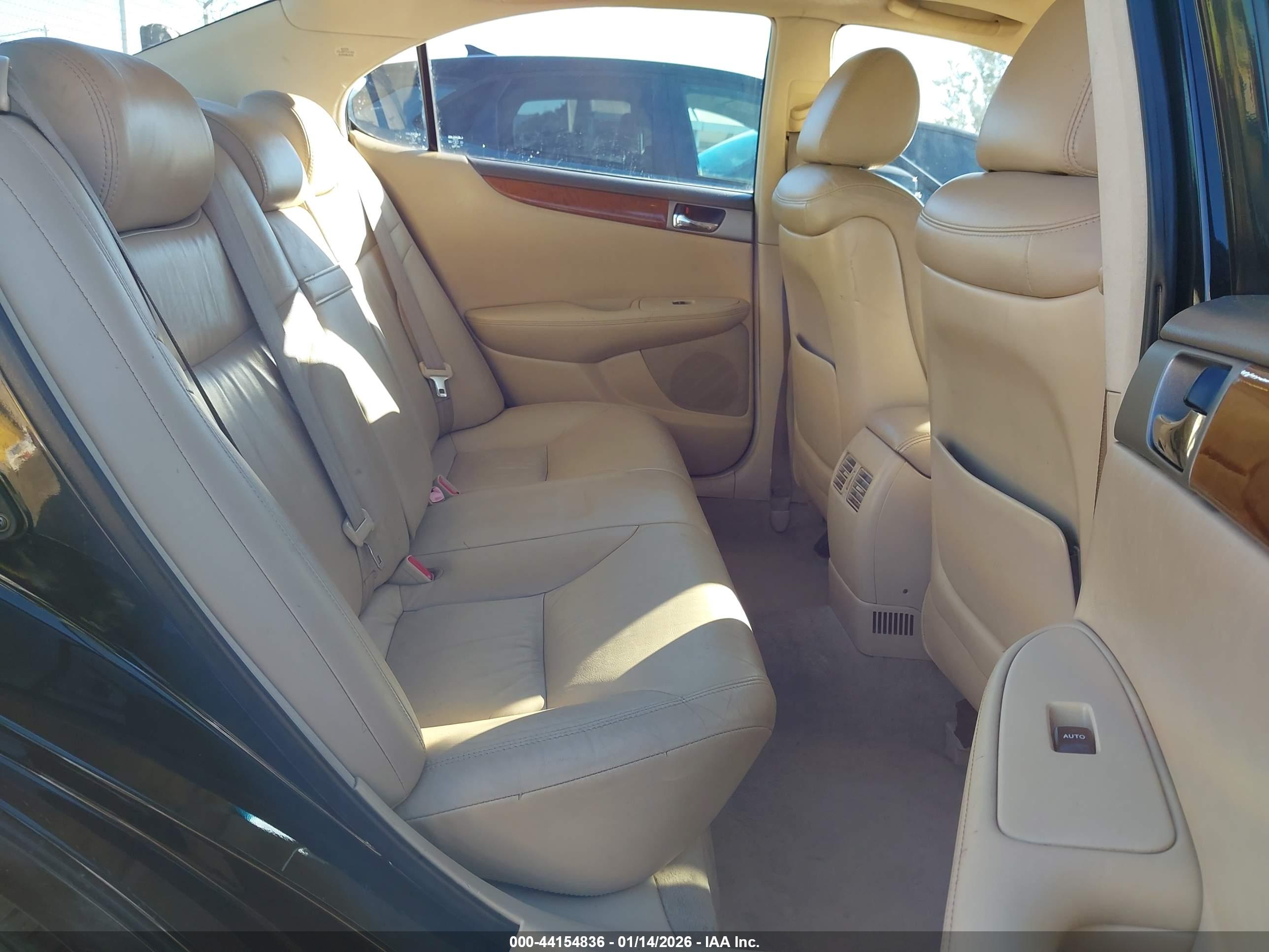 LEXUS ES image 8
