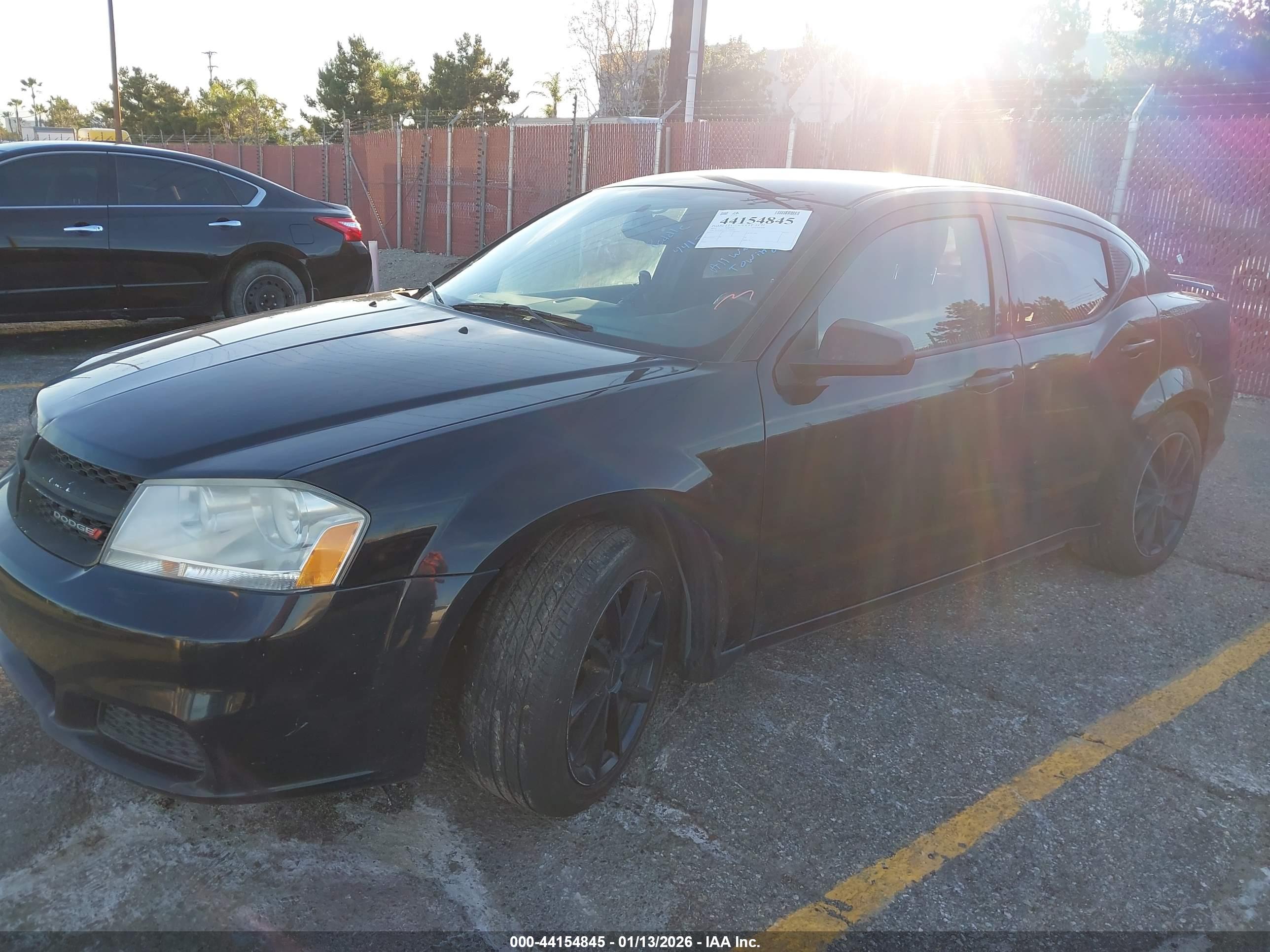DODGE AVENGER image 2