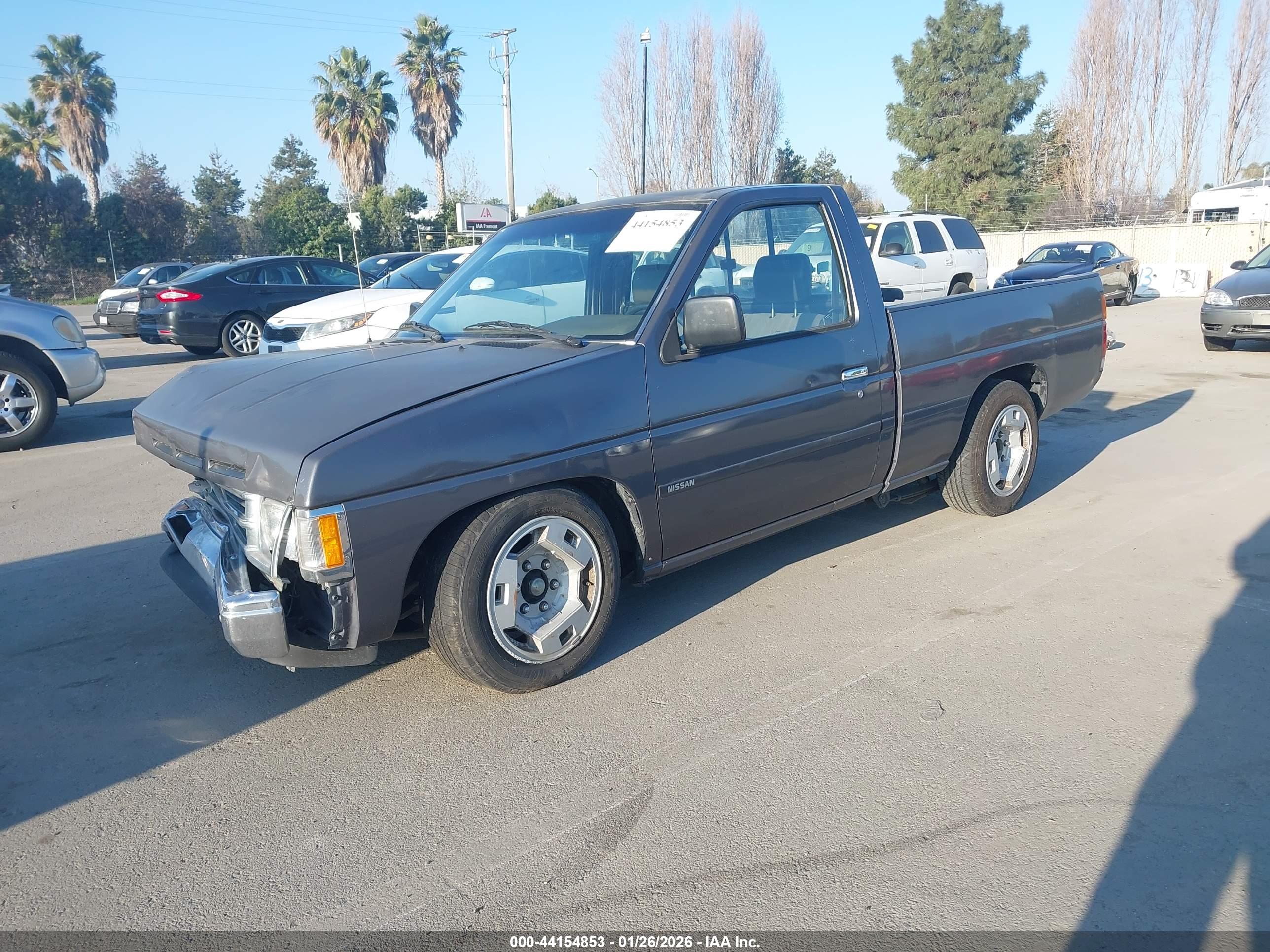 NISSAN D21 image 2