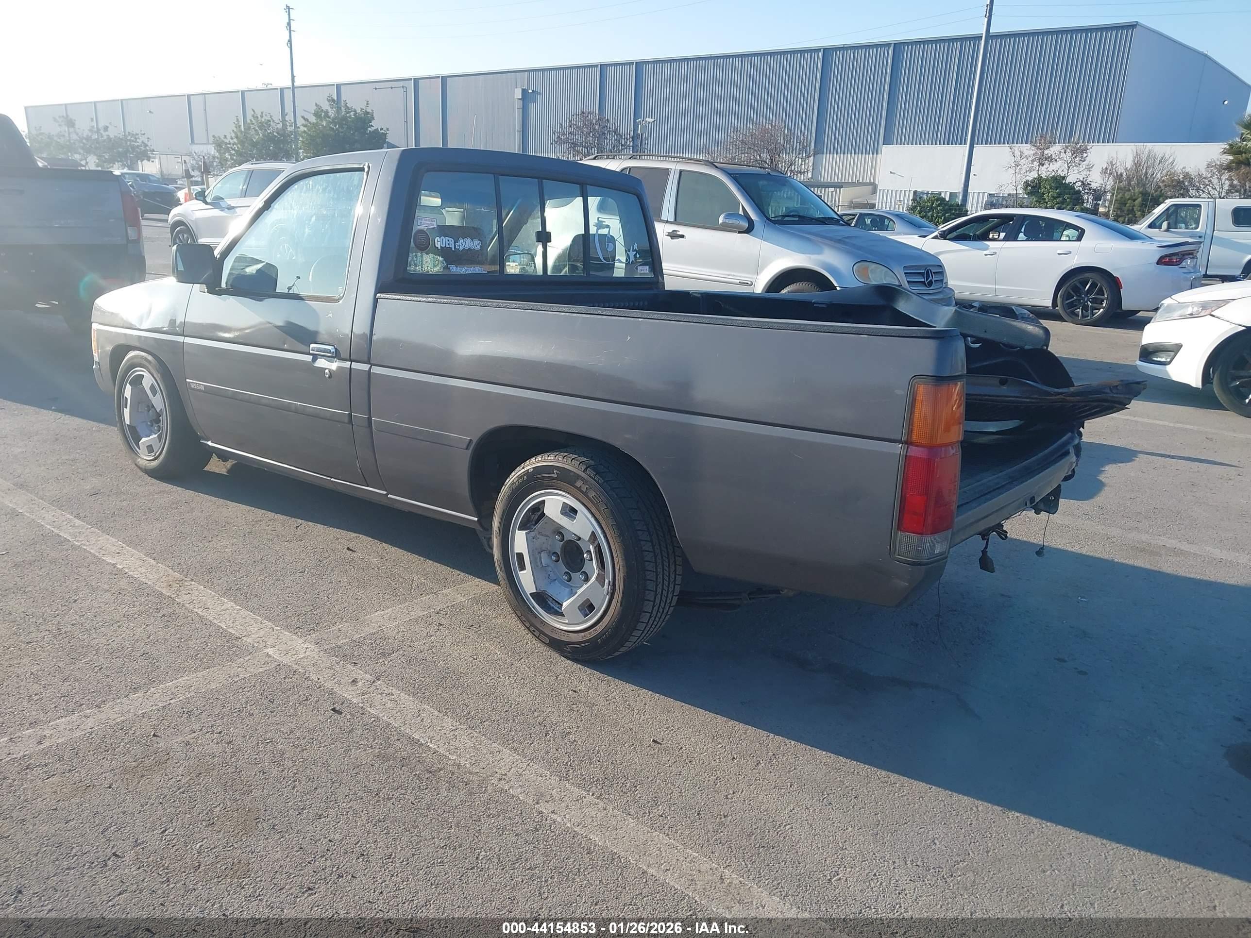 NISSAN D21 image 3