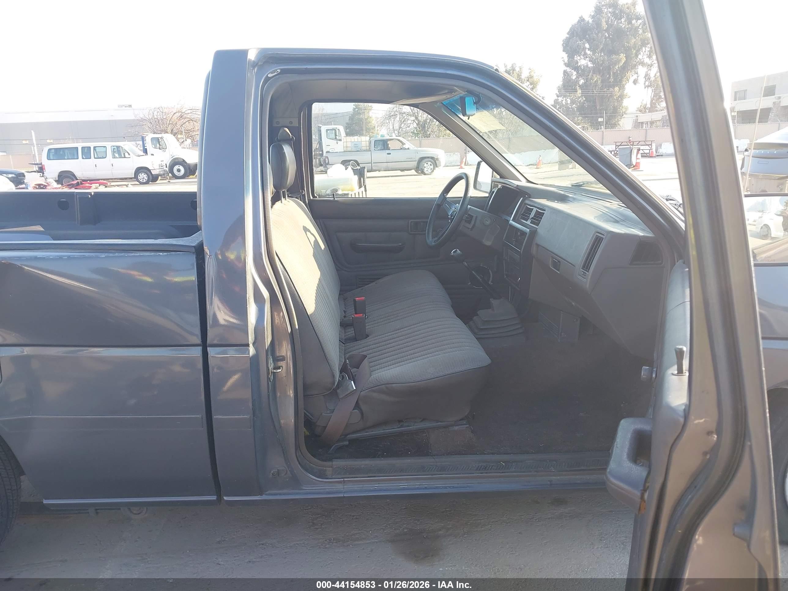 NISSAN D21 image 5