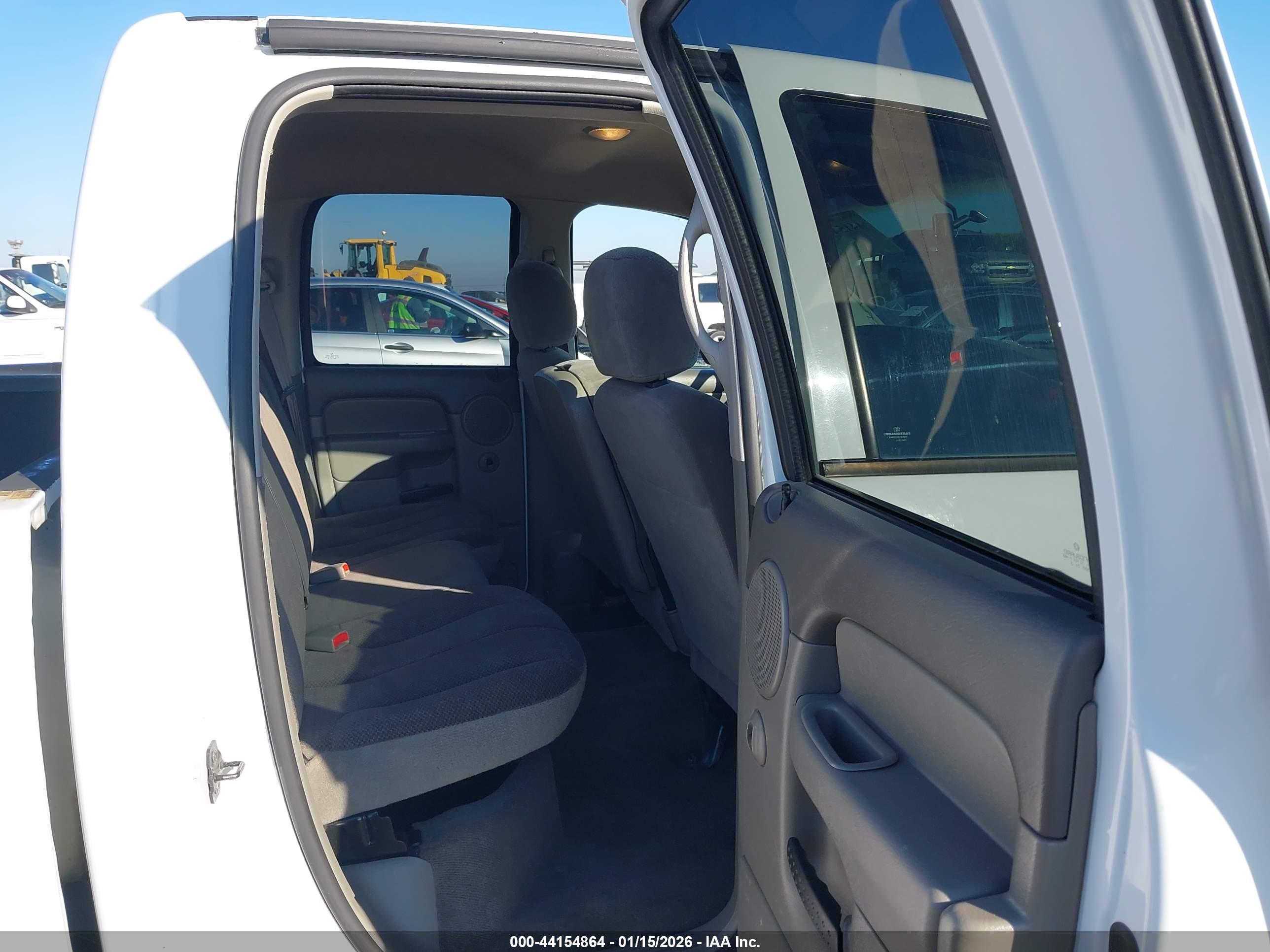 DODGE RAM image 8