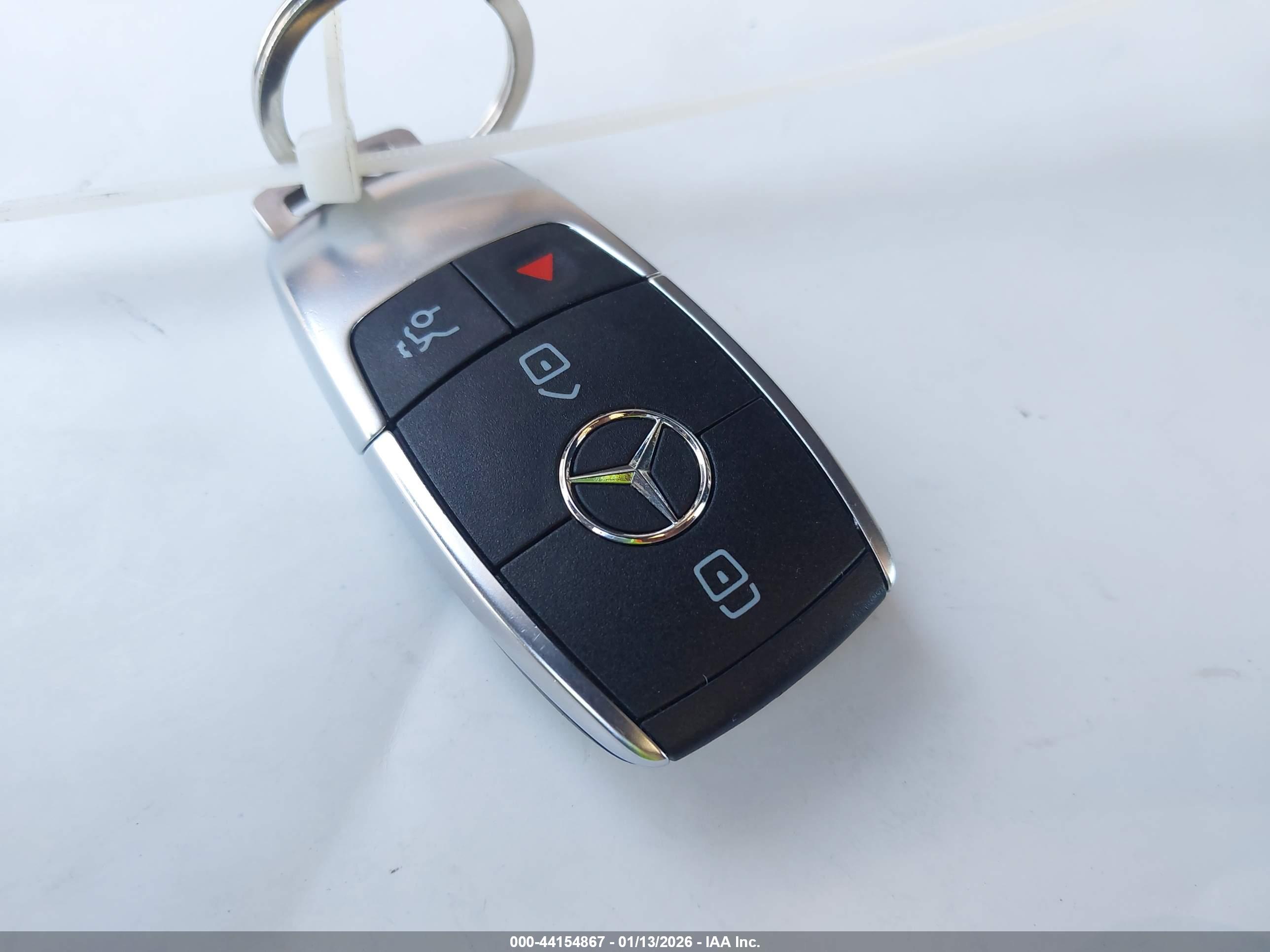 MERCEDES-BENZ GLB image 11
