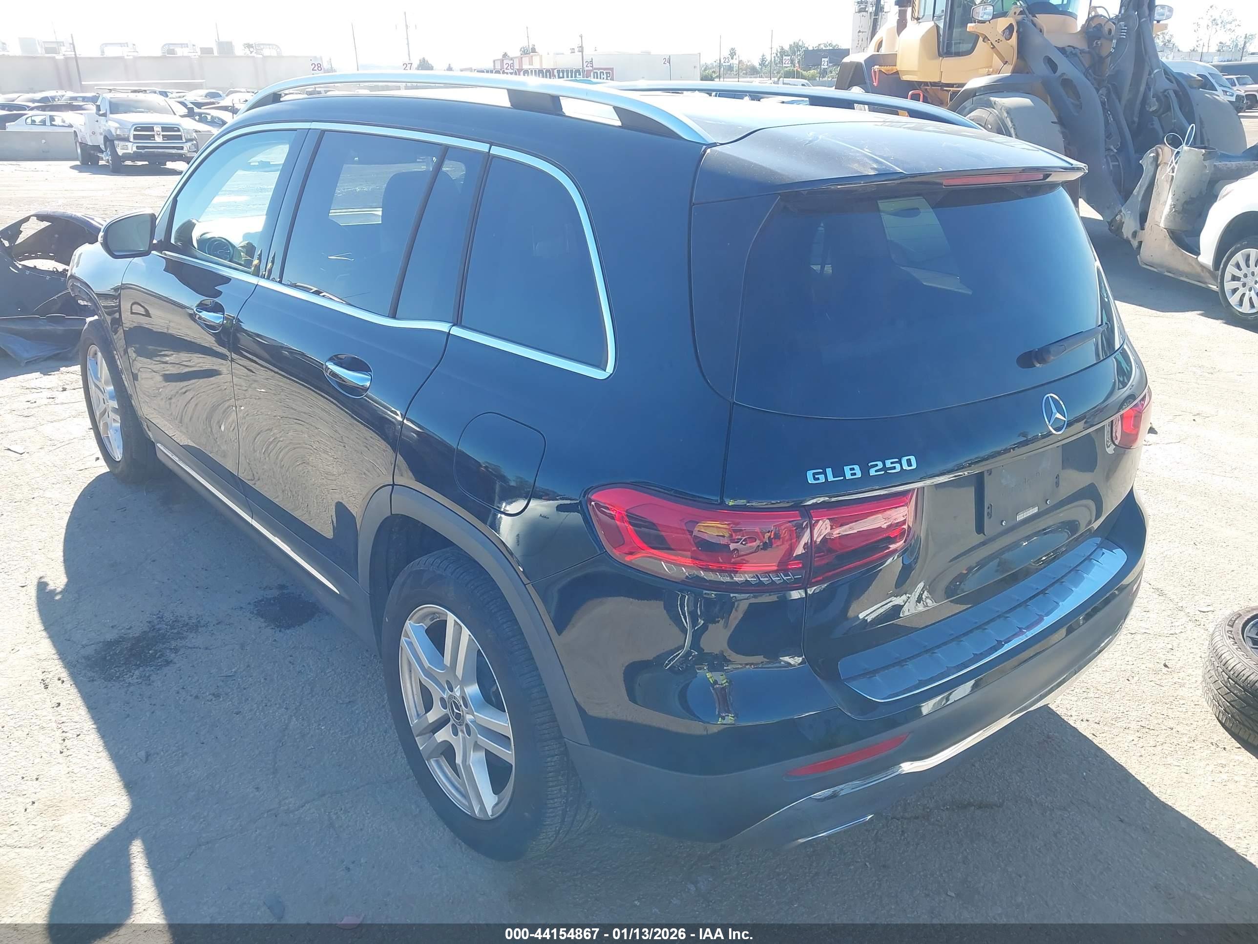 MERCEDES-BENZ GLB image 3