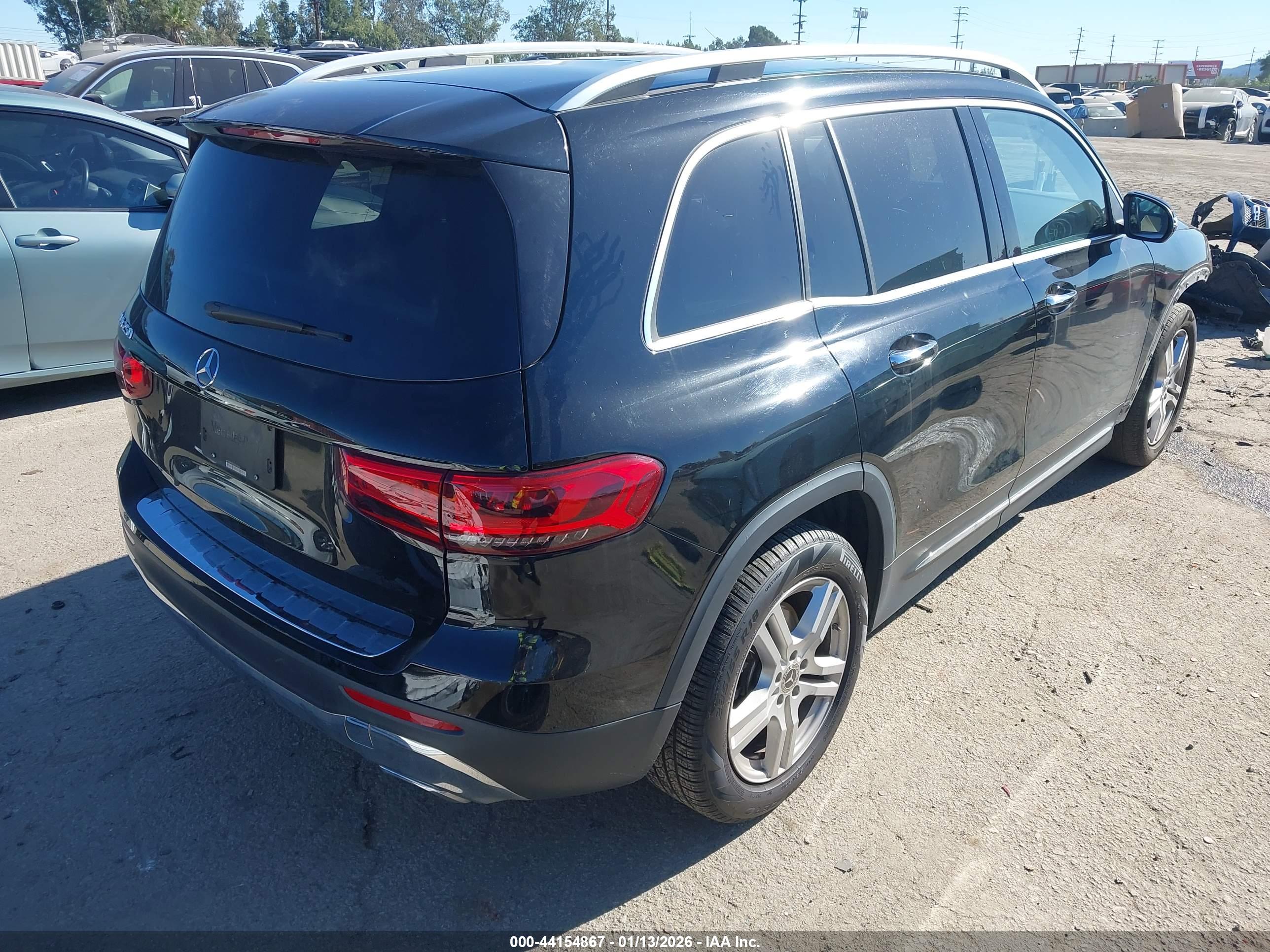 MERCEDES-BENZ GLB image 4