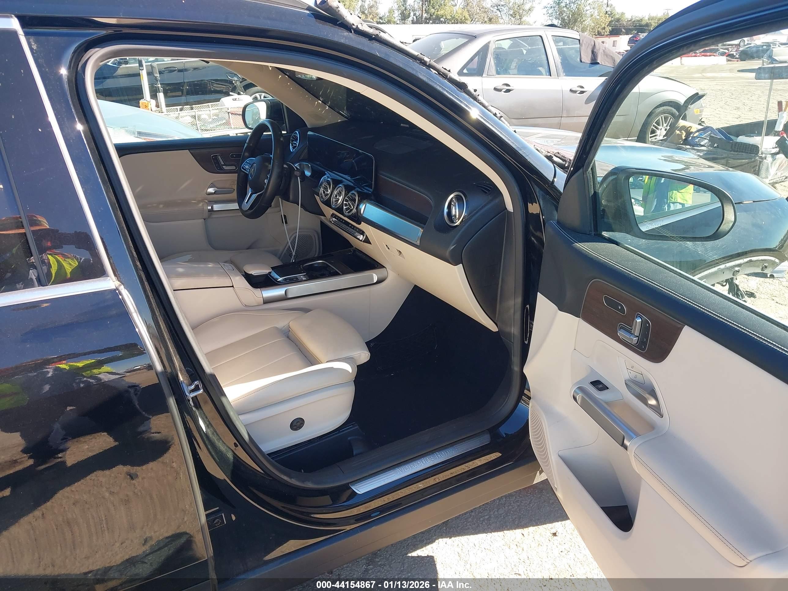 MERCEDES-BENZ GLB image 5