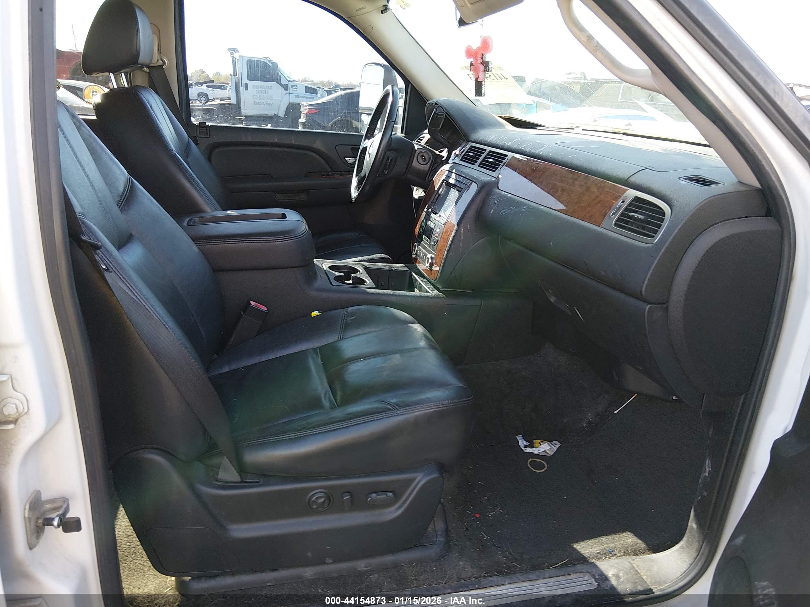 CHEVROLET TAHOE image 5