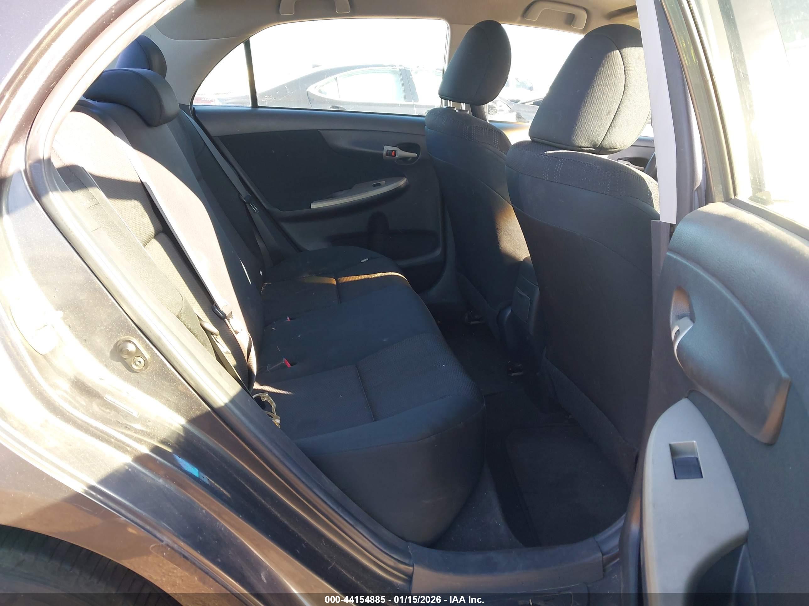 TOYOTA COROLLA image 8