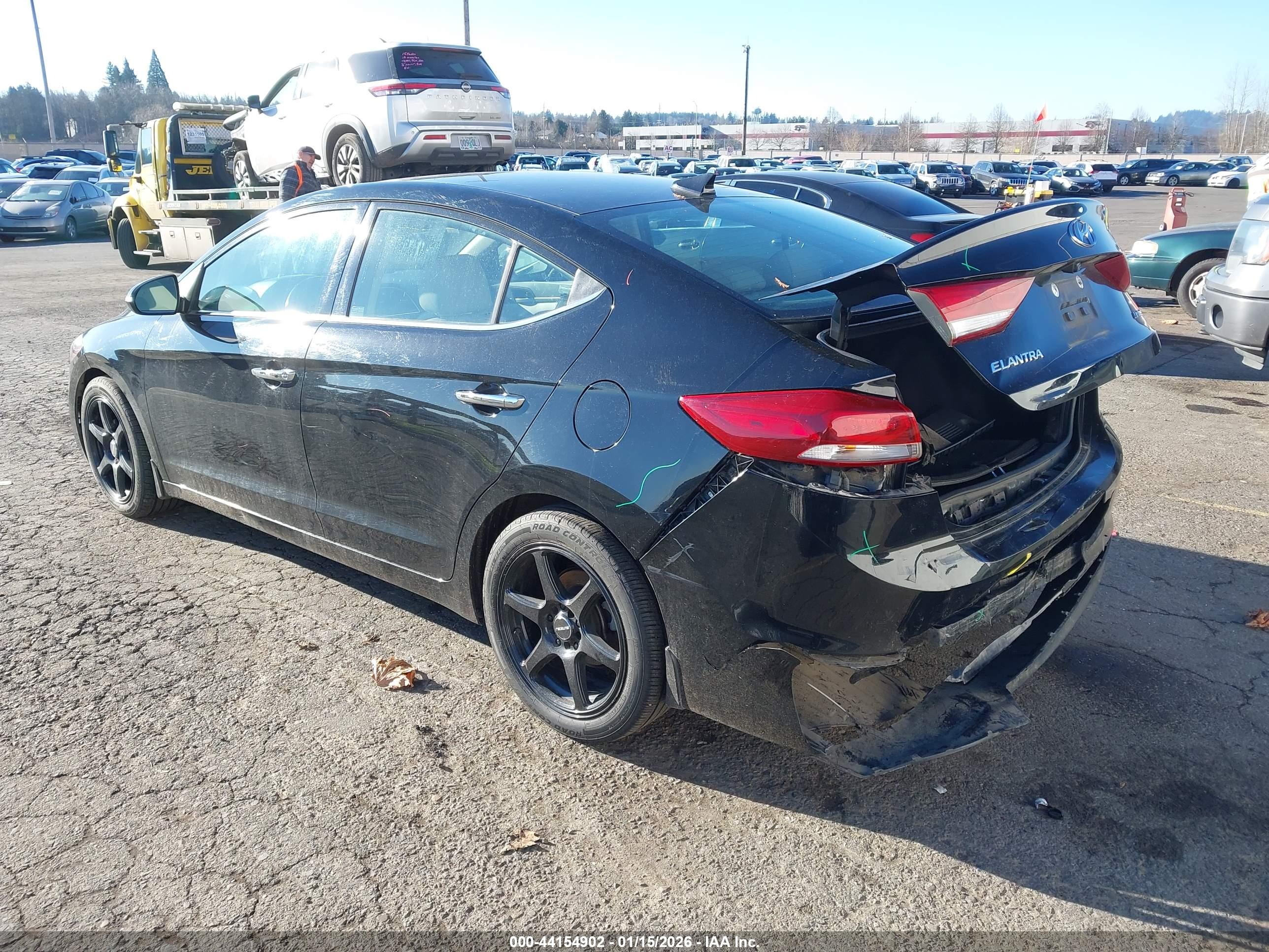 HYUNDAI ELANTRA image 3