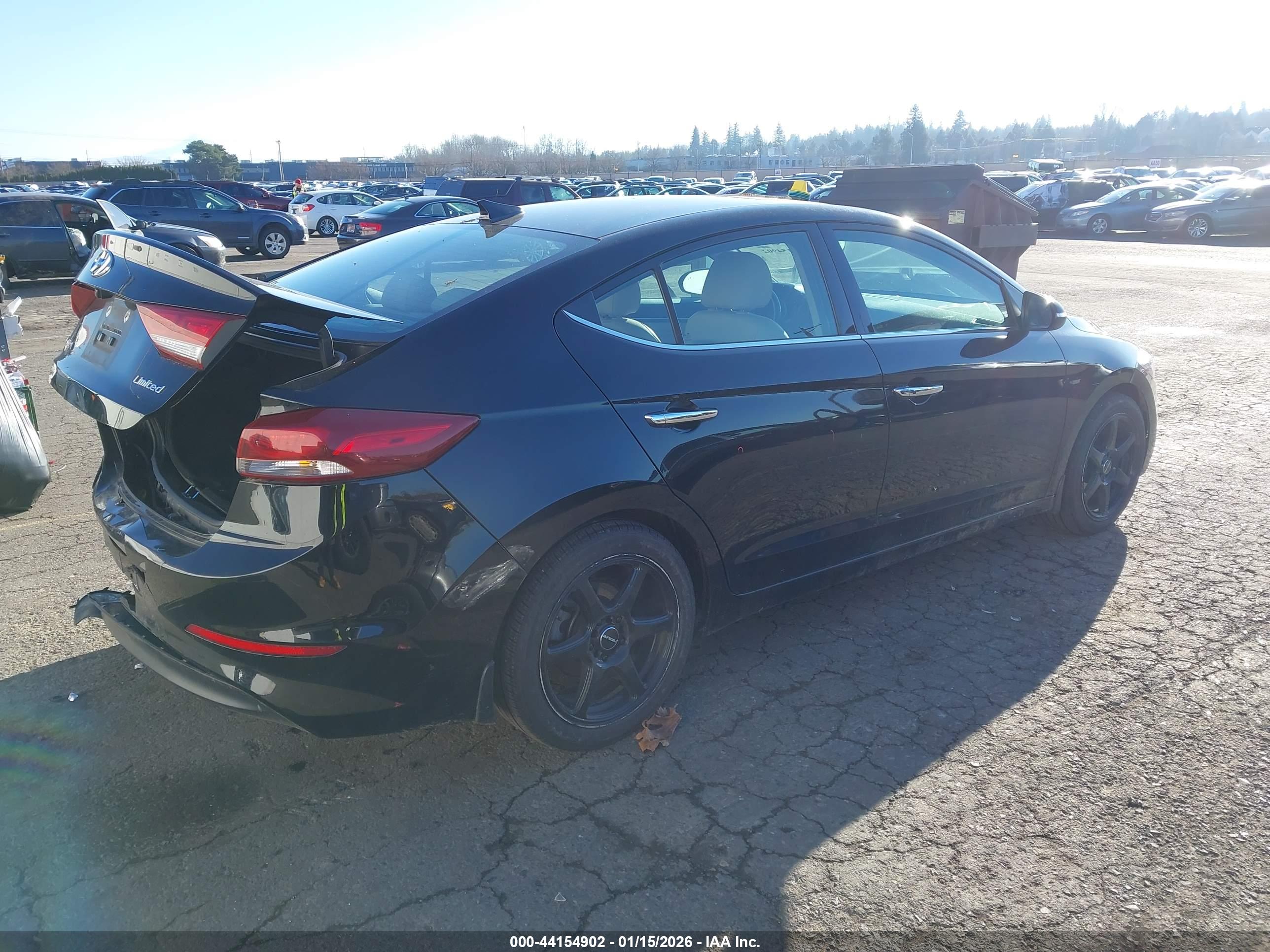 HYUNDAI ELANTRA image 4