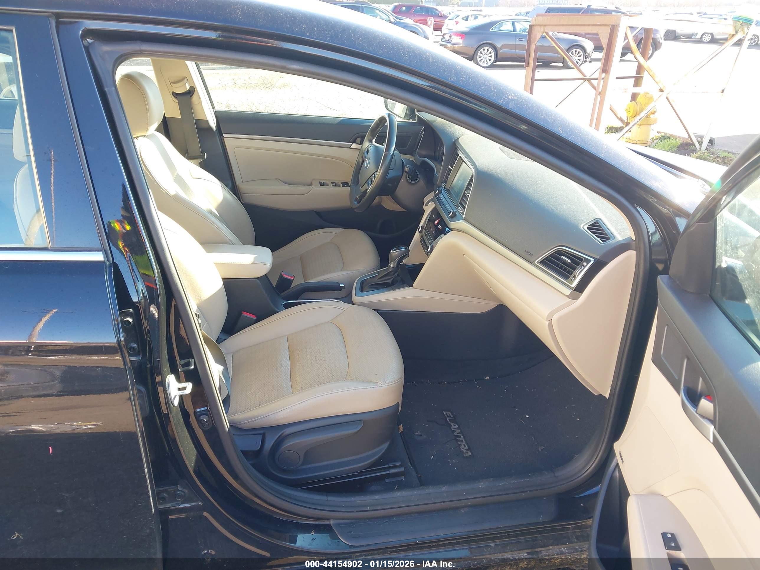 HYUNDAI ELANTRA image 5
