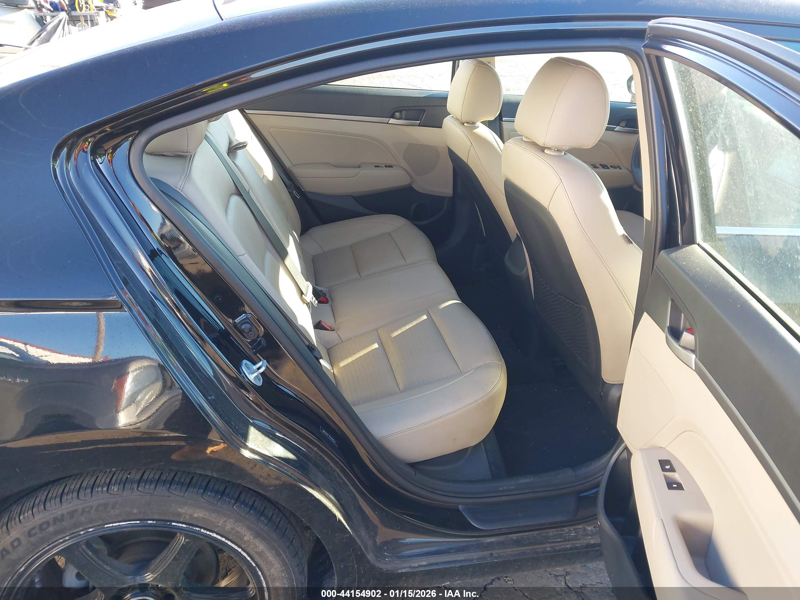 HYUNDAI ELANTRA image 8