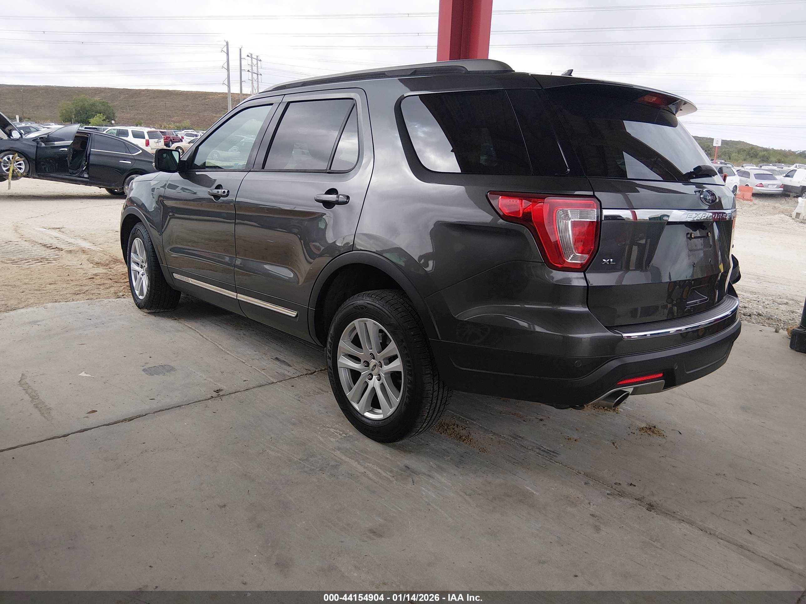 FORD EXPLORER image 3
