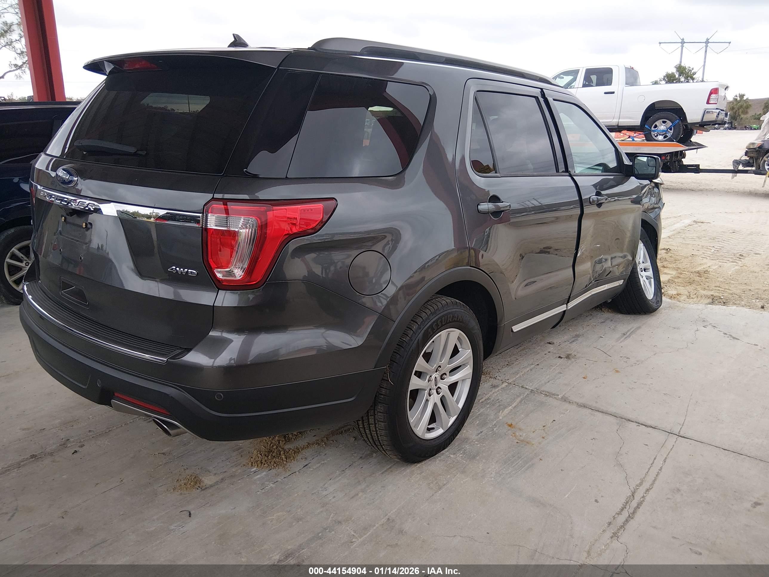 FORD EXPLORER image 4