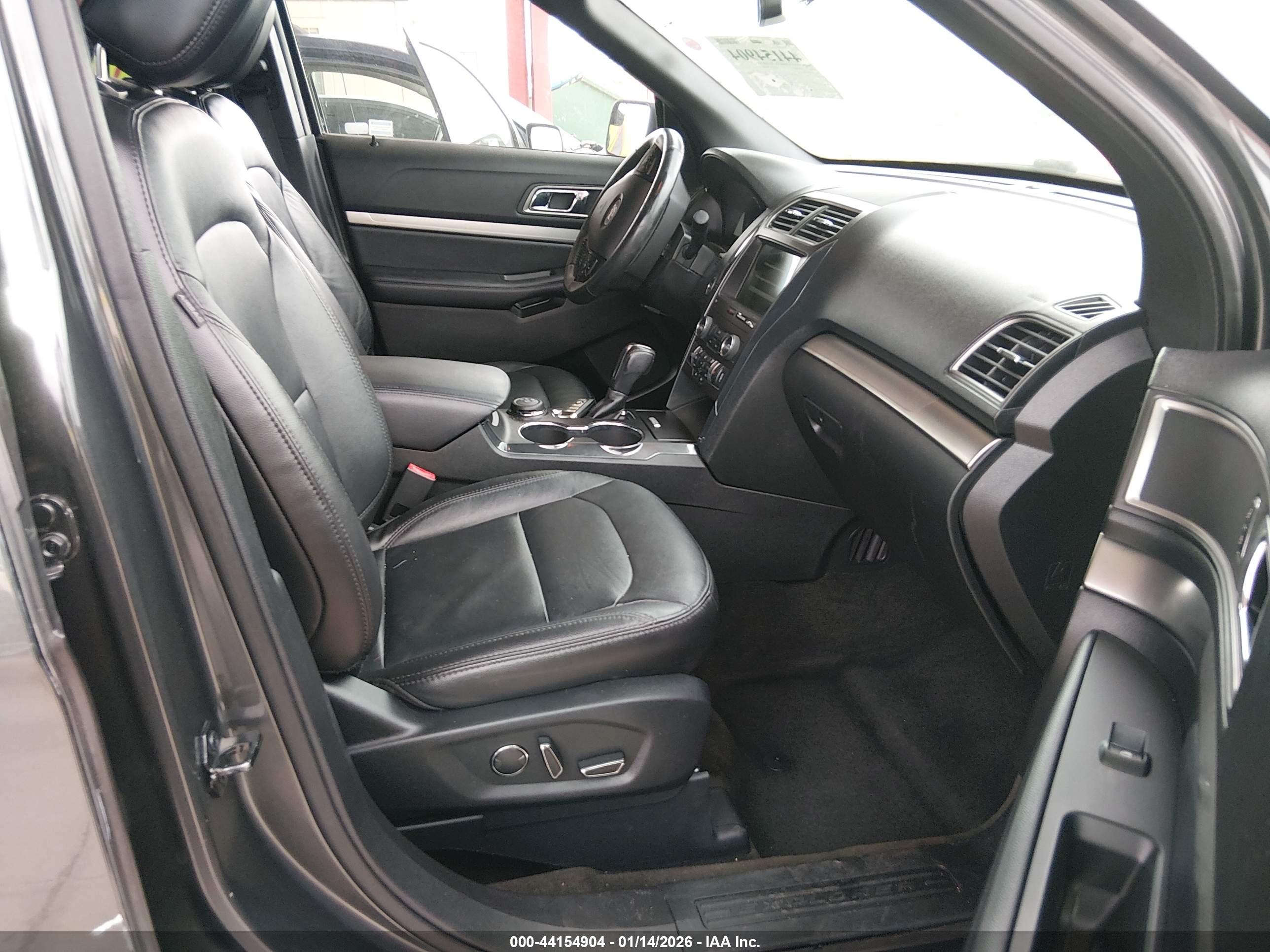 FORD EXPLORER image 5