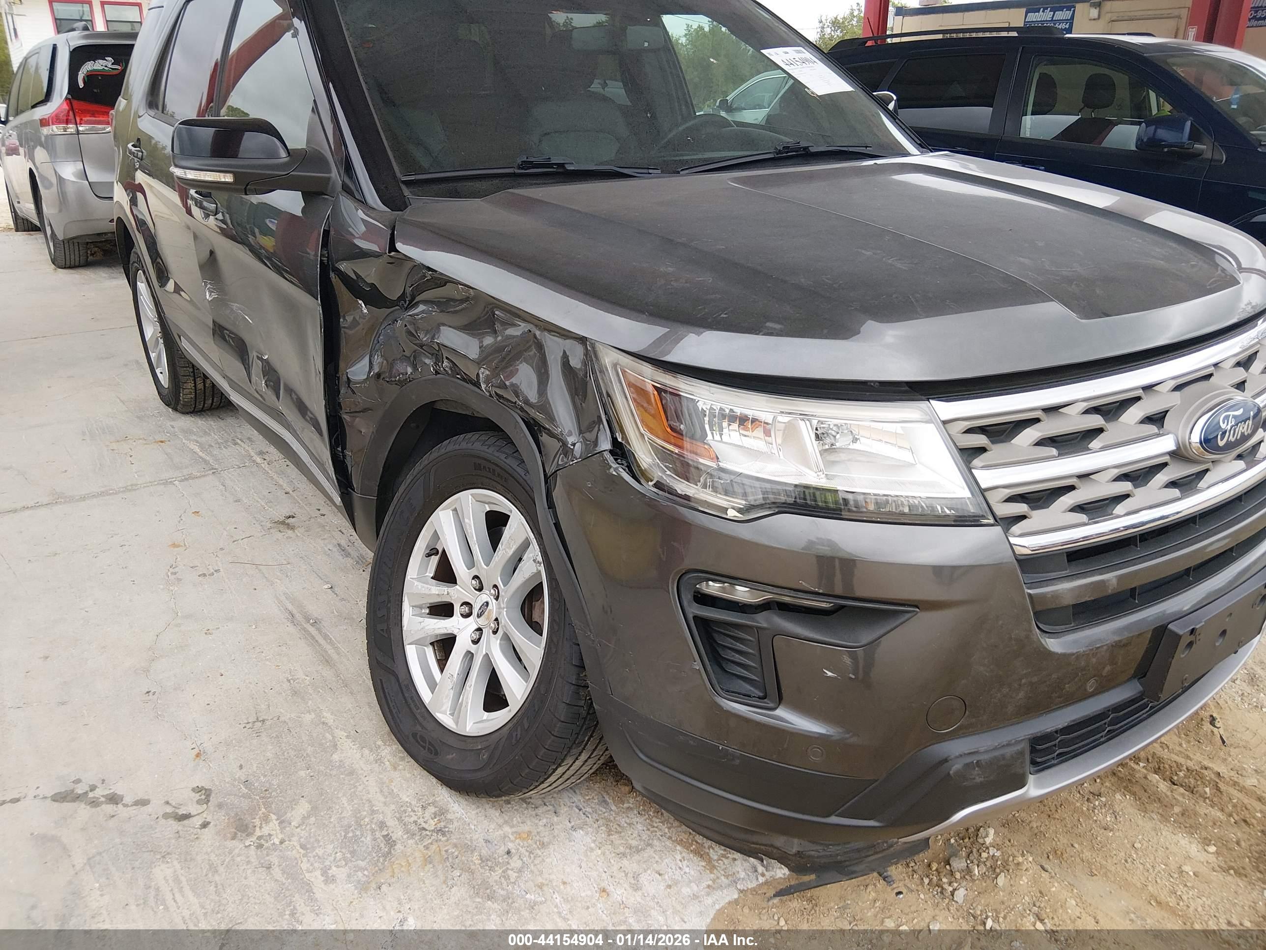 FORD EXPLORER image 6
