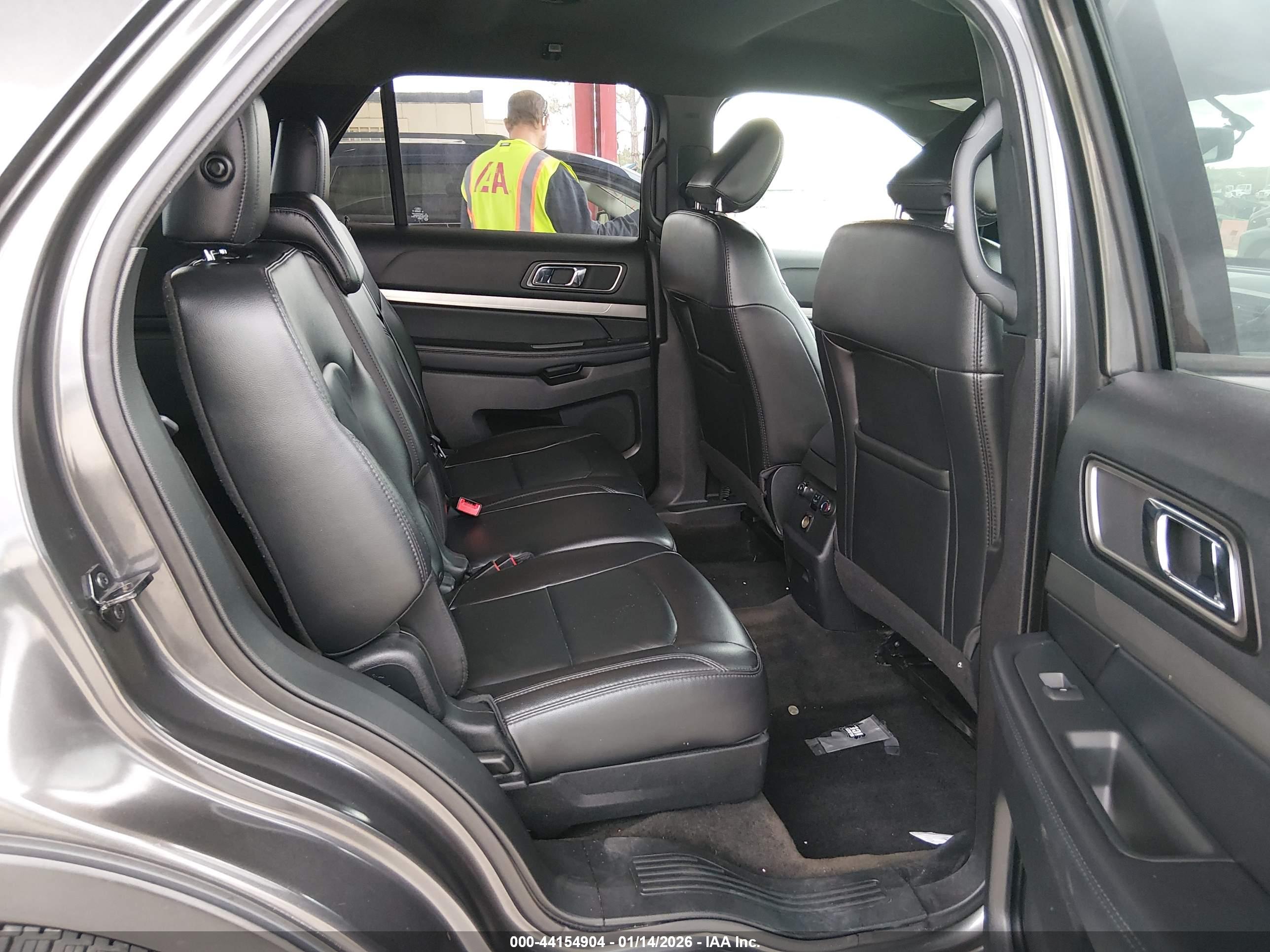 FORD EXPLORER image 8