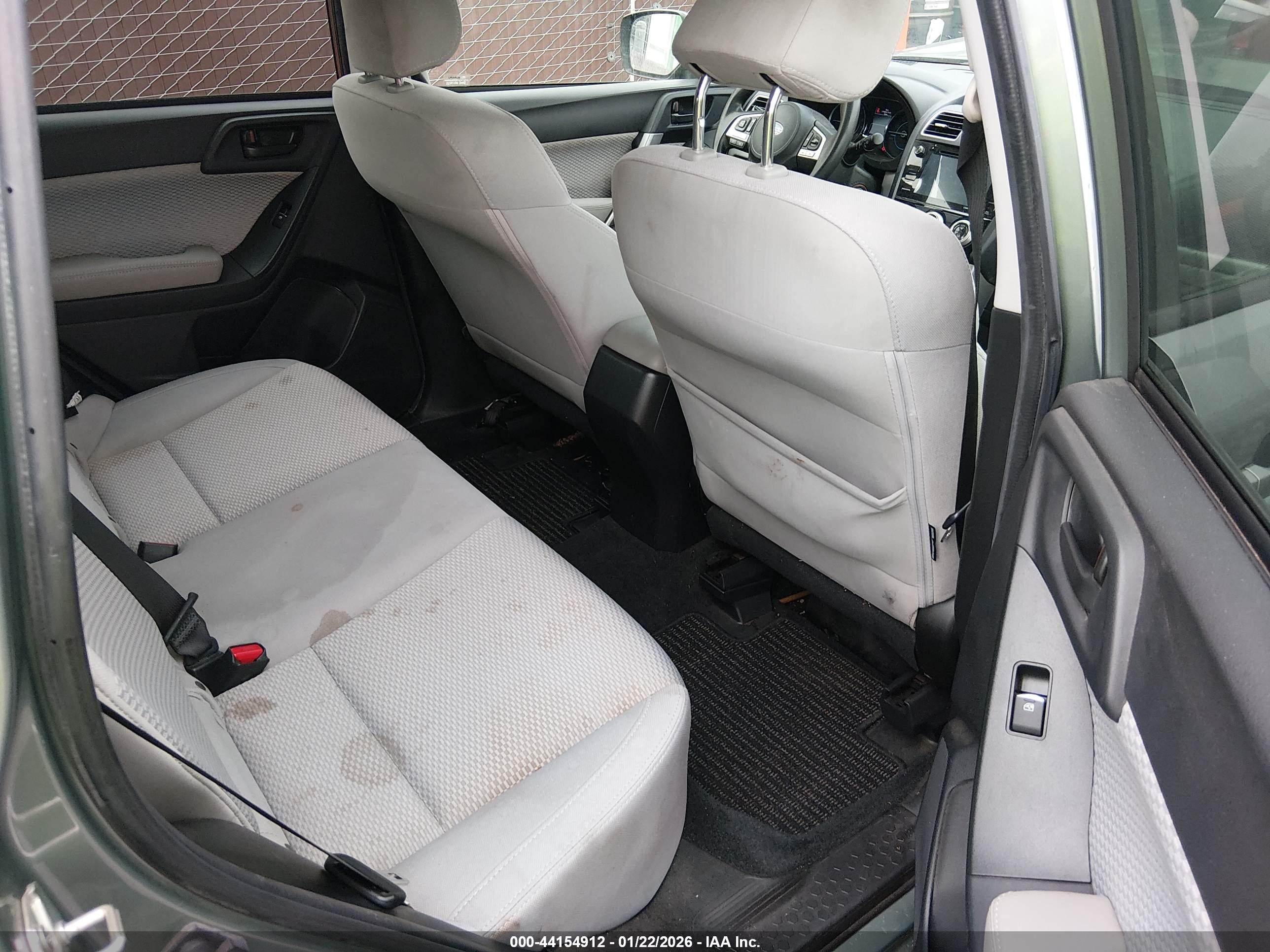 SUBARU FORESTER image 8