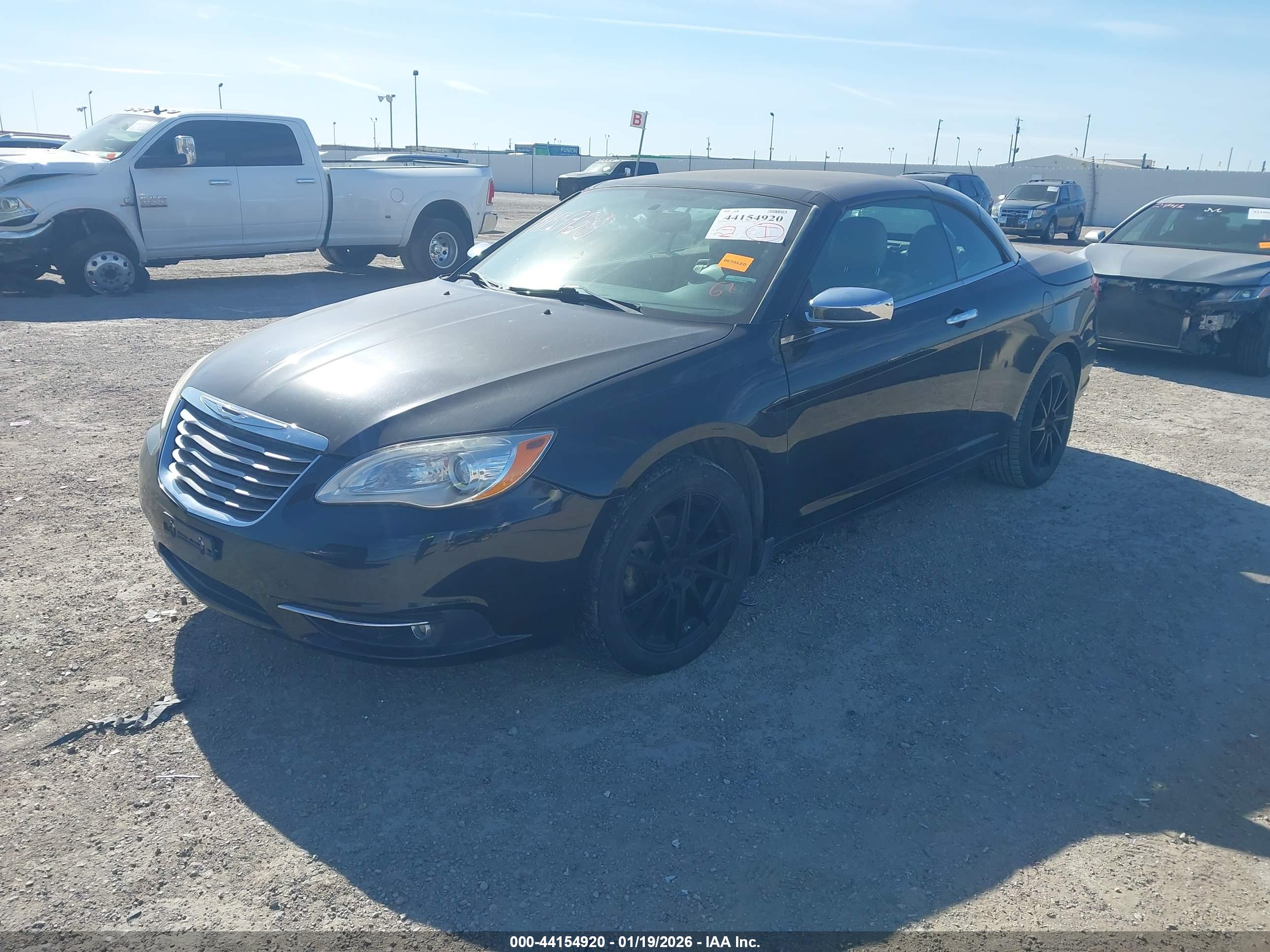 CHRYSLER 200 image 2