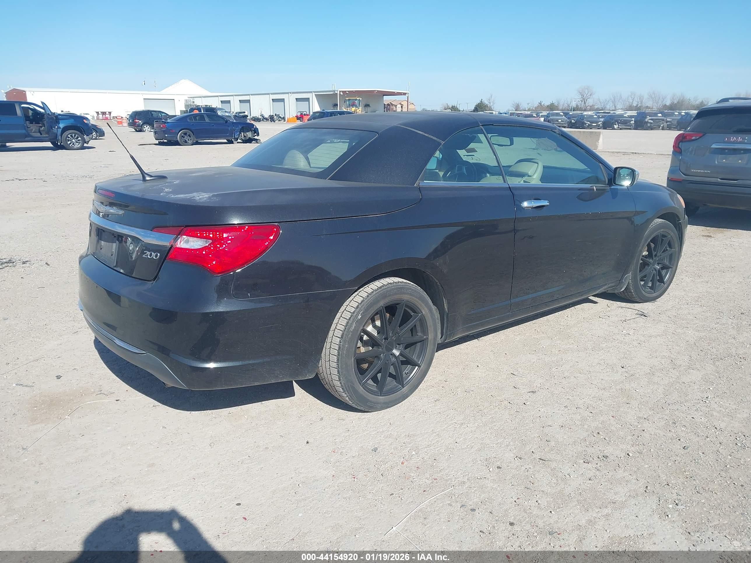 CHRYSLER 200 image 4