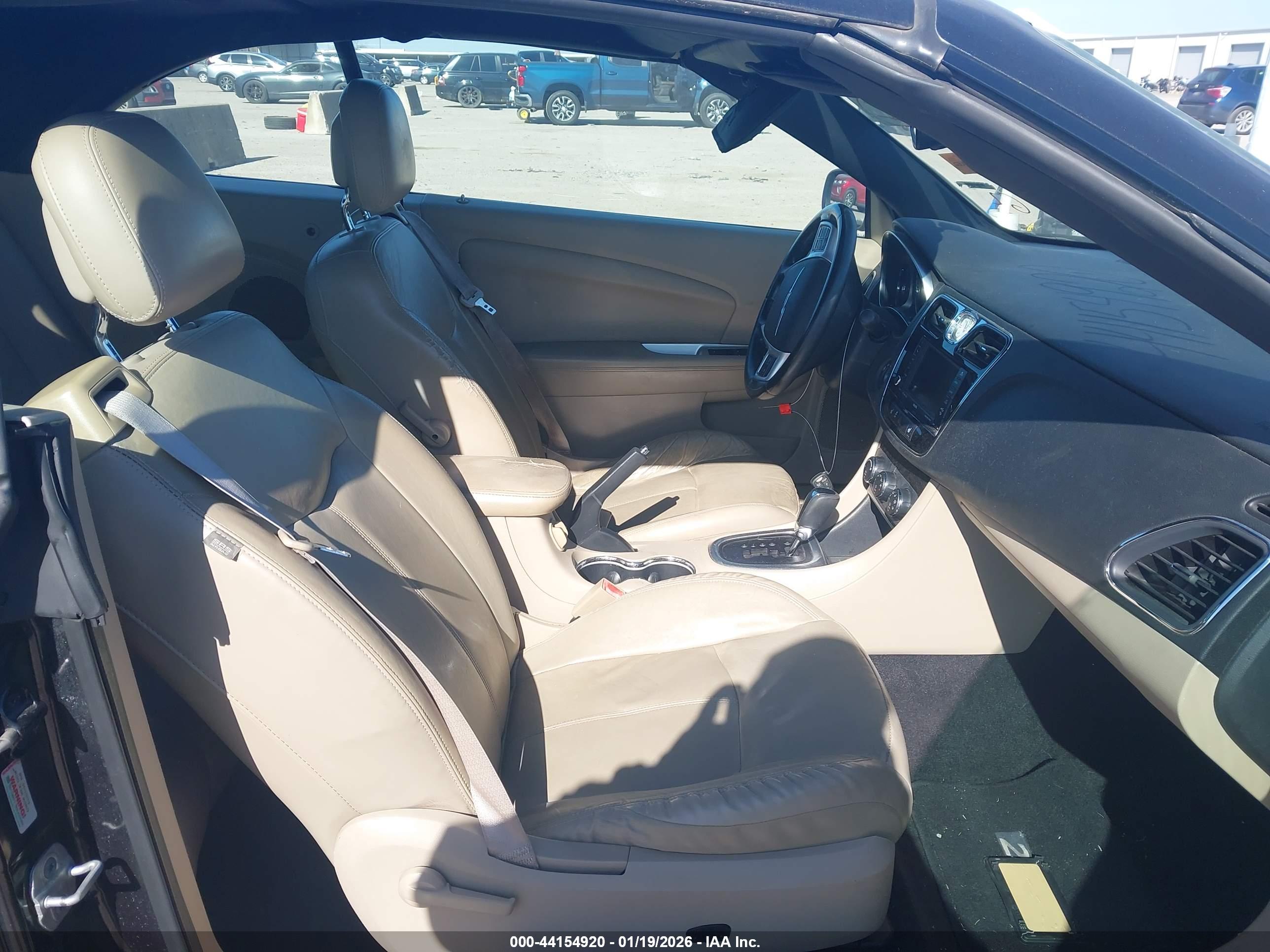 CHRYSLER 200 image 5
