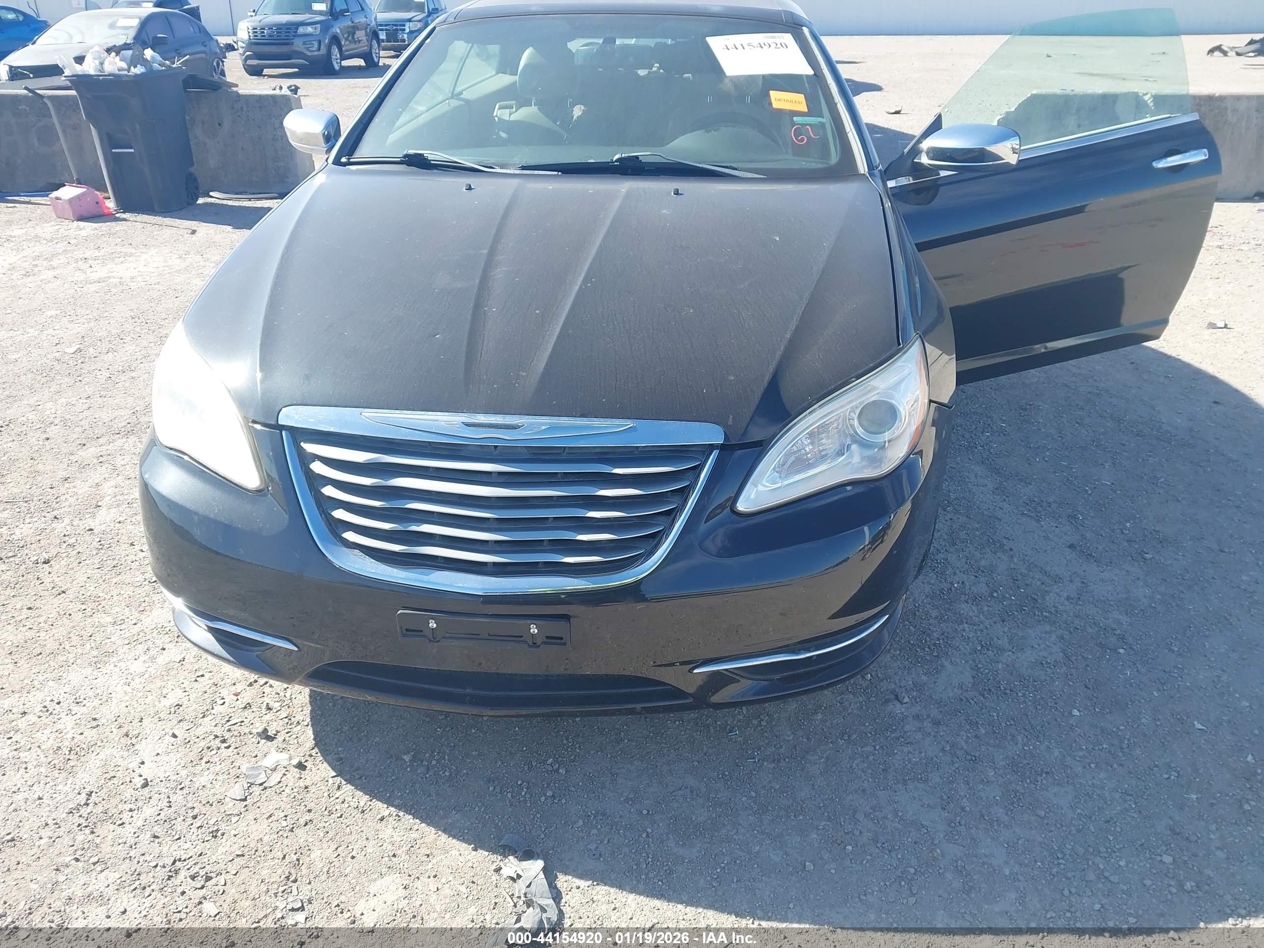 CHRYSLER 200 image 6