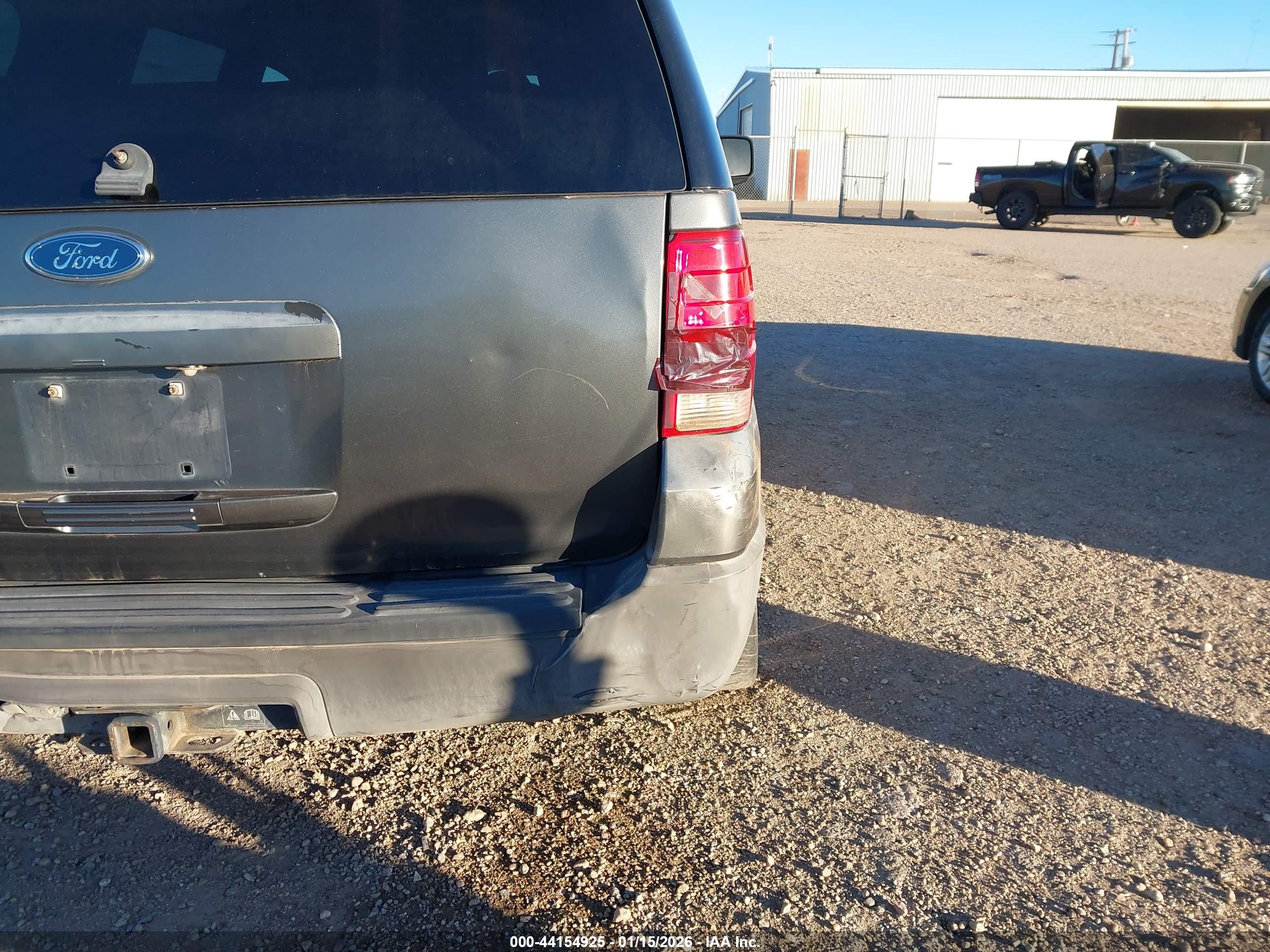 FORD EXPEDITION image 6