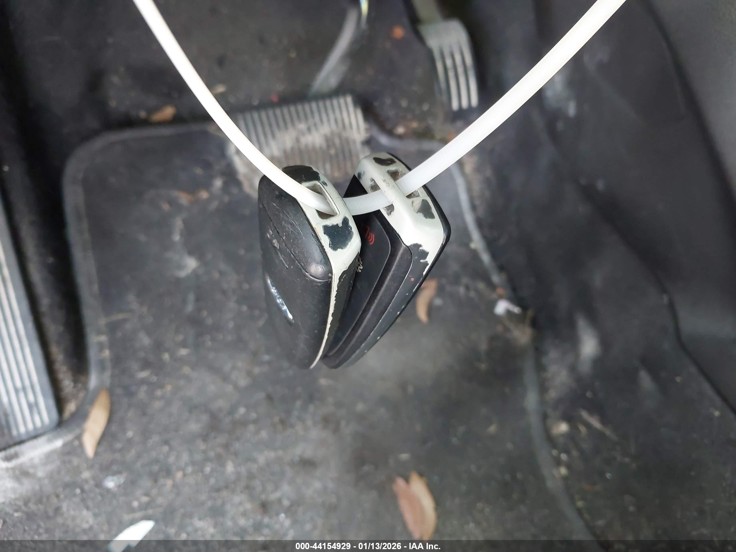 FORD ESCAPE image 11