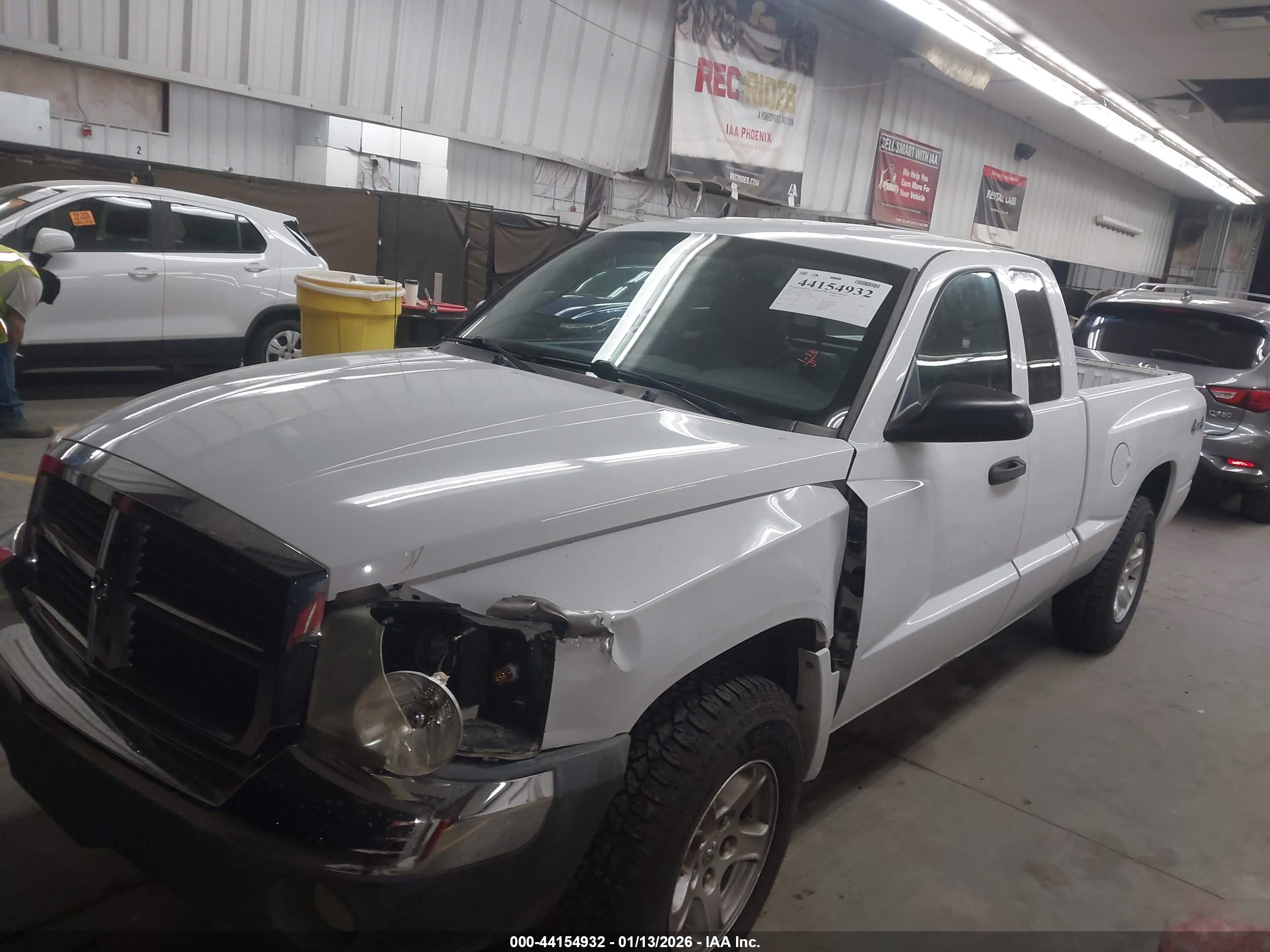 DODGE DAKOTA image 2