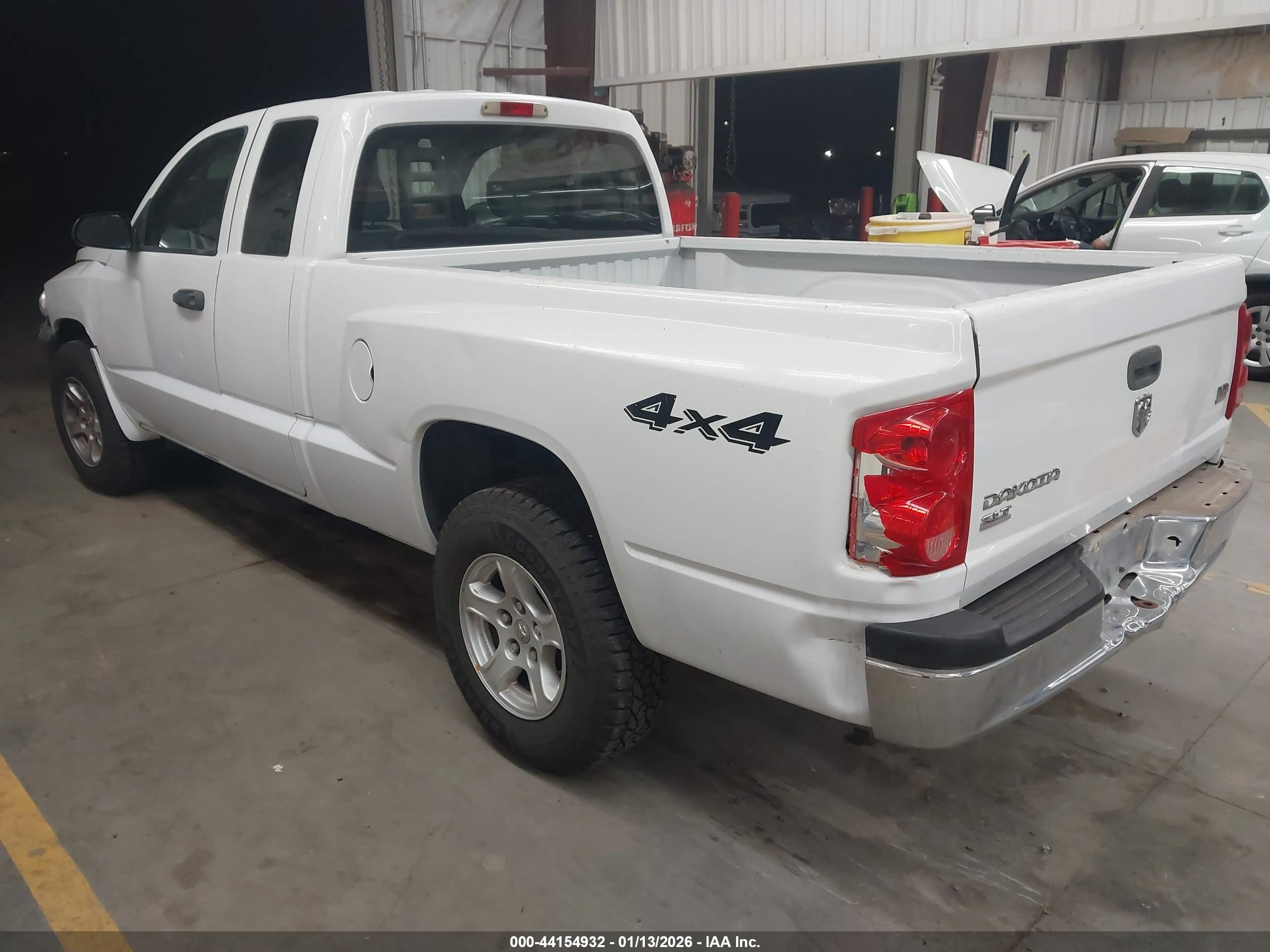 DODGE DAKOTA image 3