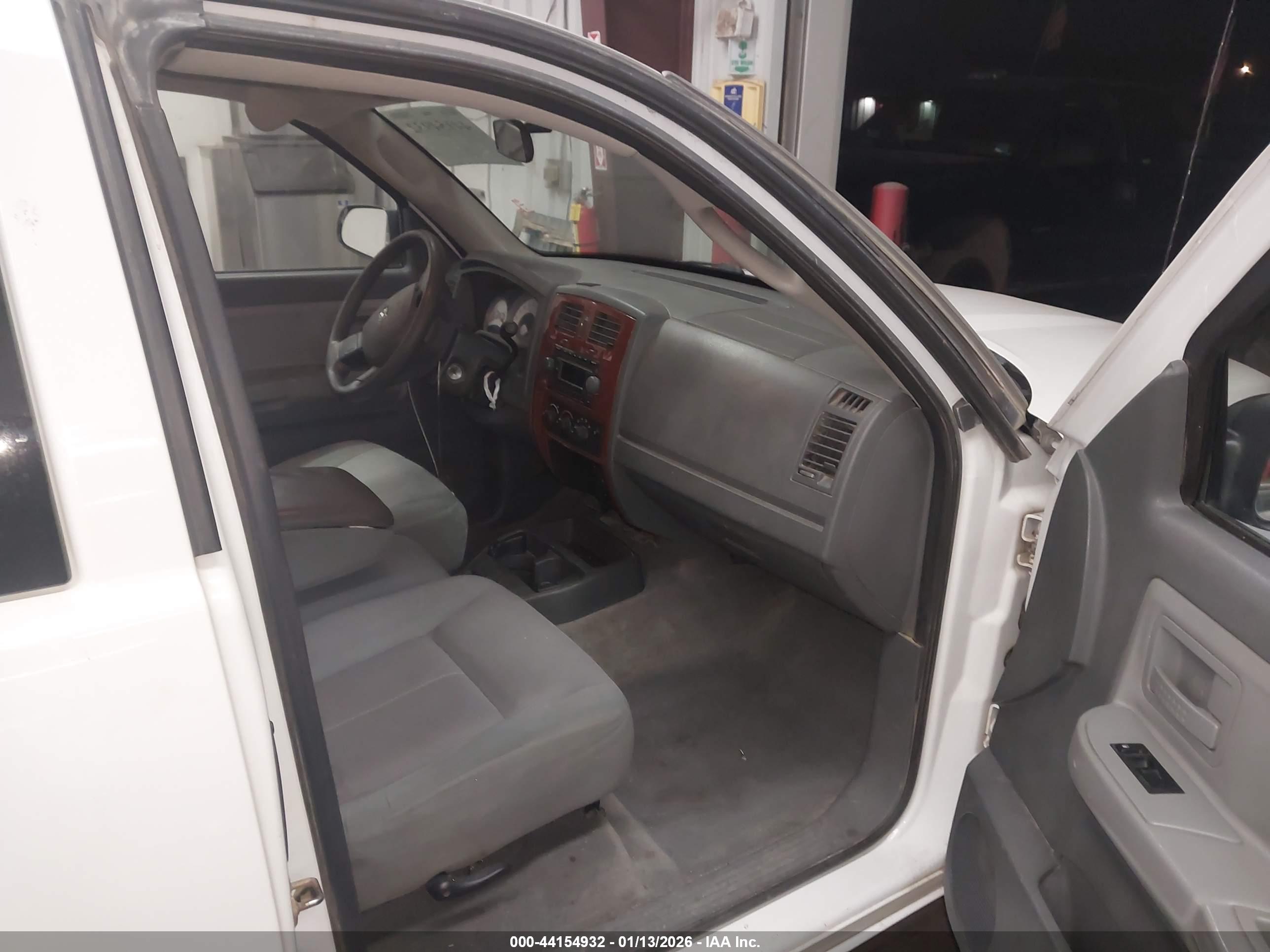 DODGE DAKOTA image 5