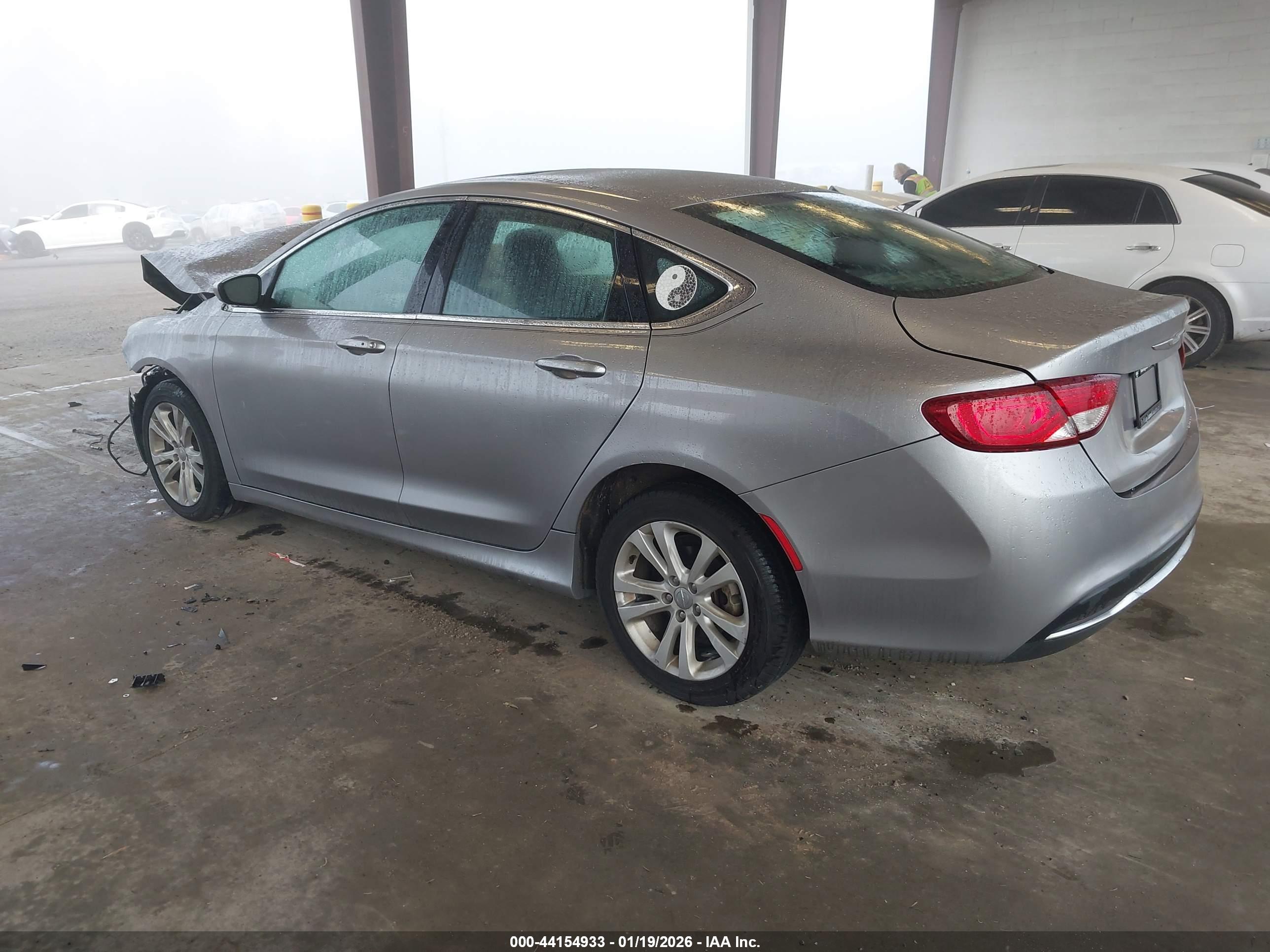 CHRYSLER 200 image 3