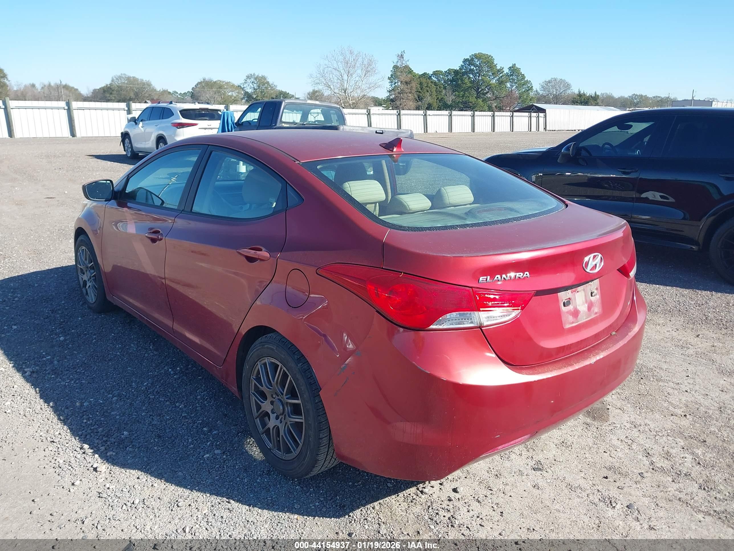 HYUNDAI ELANTRA image 3