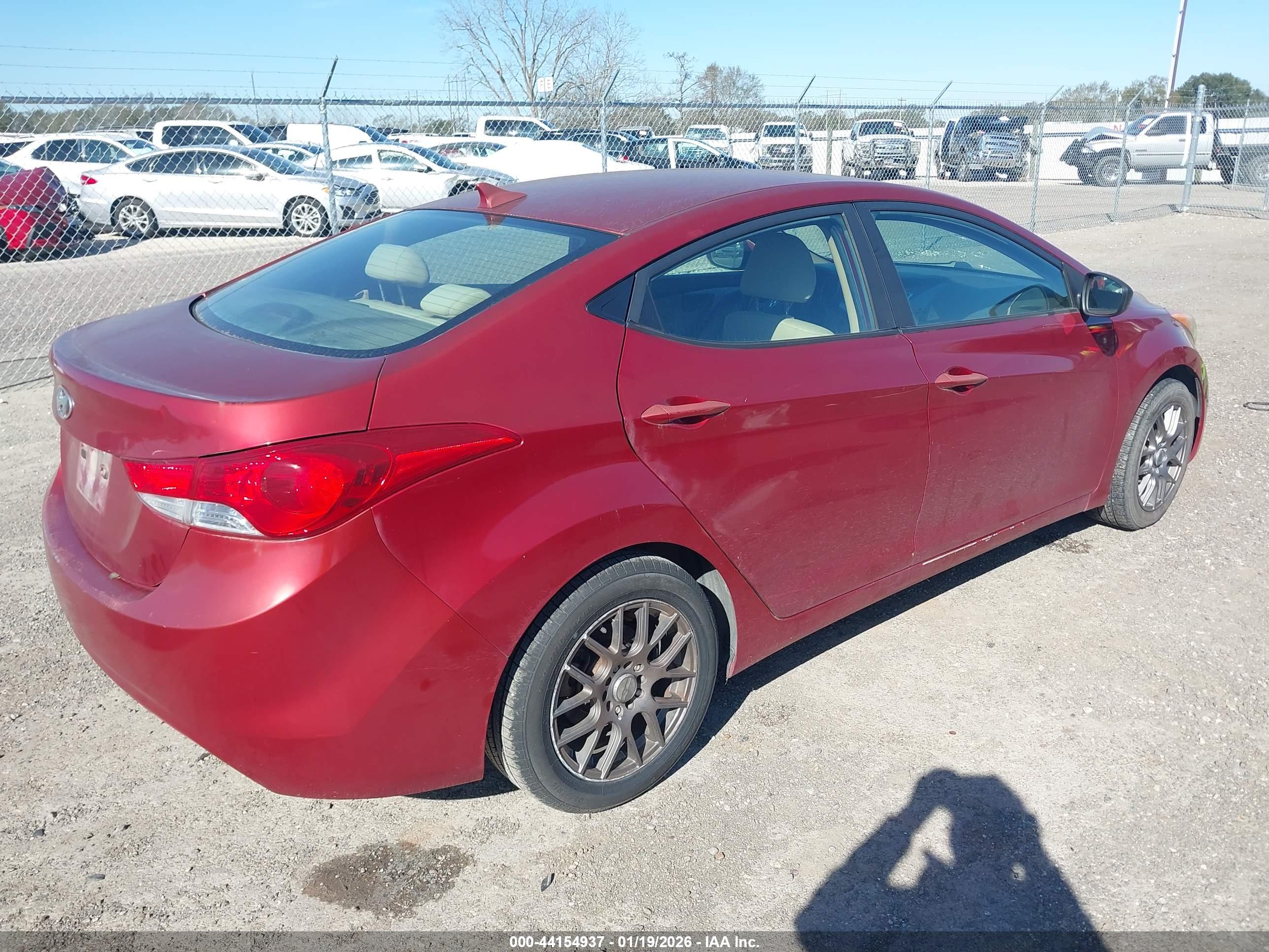 HYUNDAI ELANTRA image 4