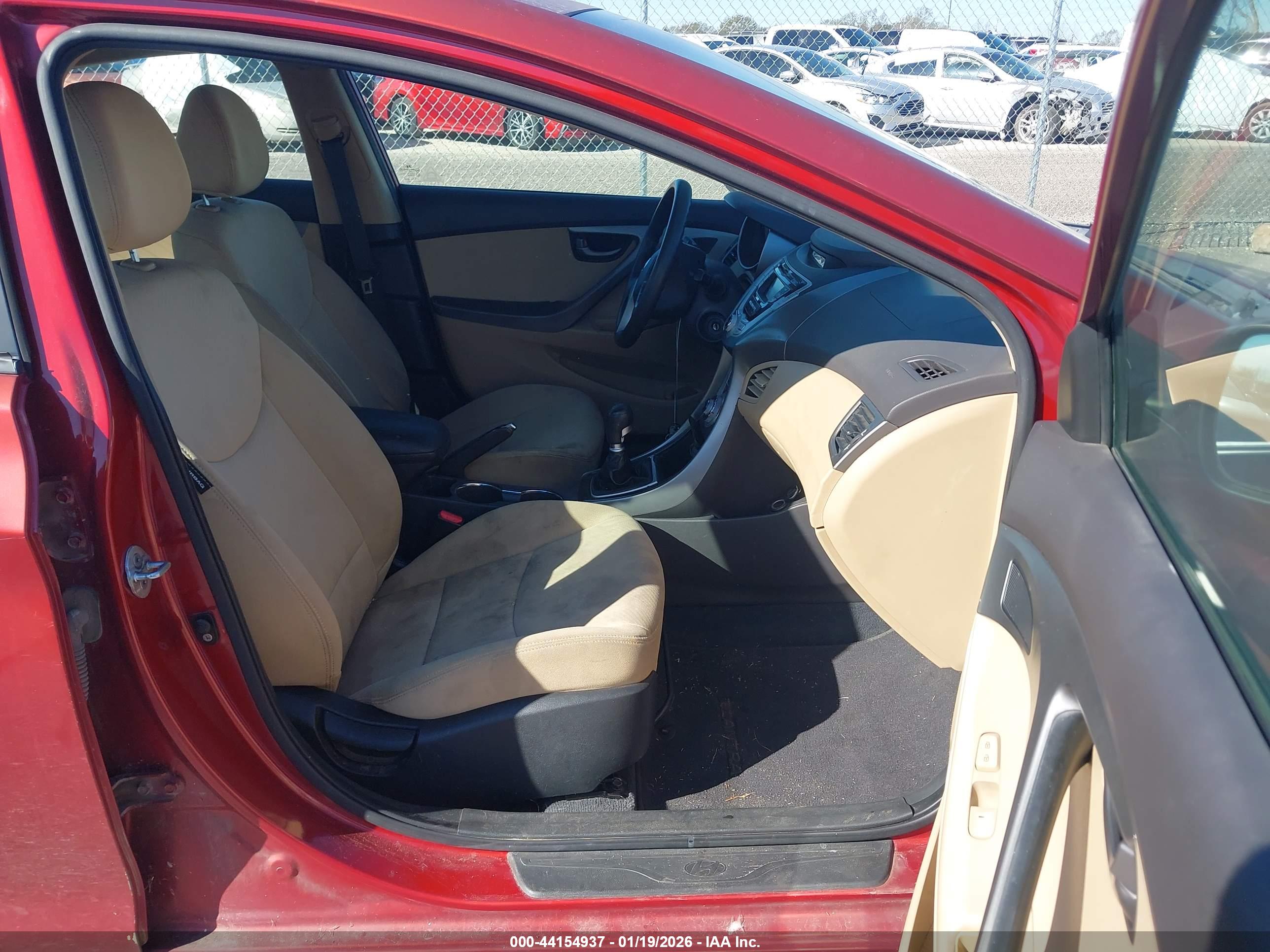 HYUNDAI ELANTRA image 5