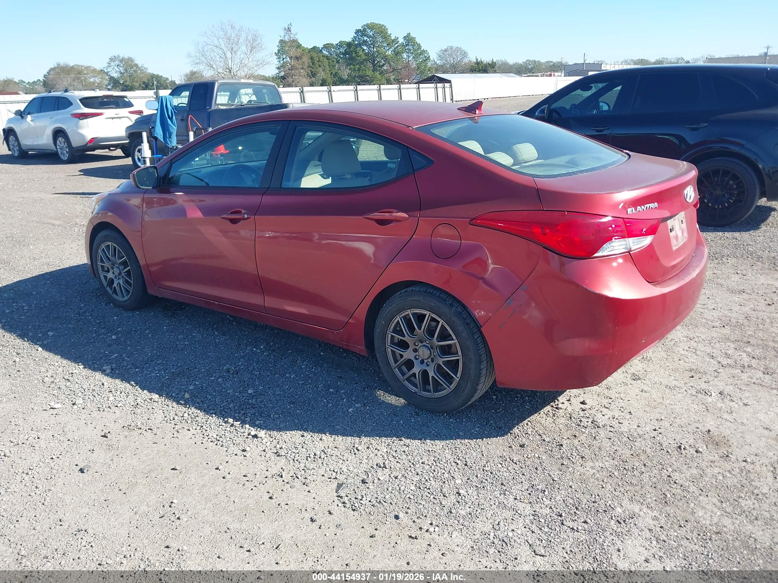 HYUNDAI ELANTRA image 6