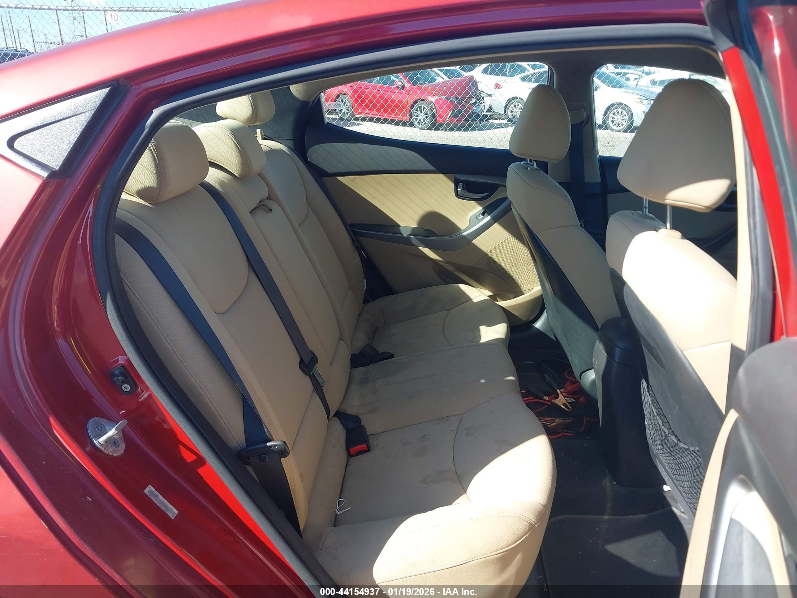 HYUNDAI ELANTRA image 8