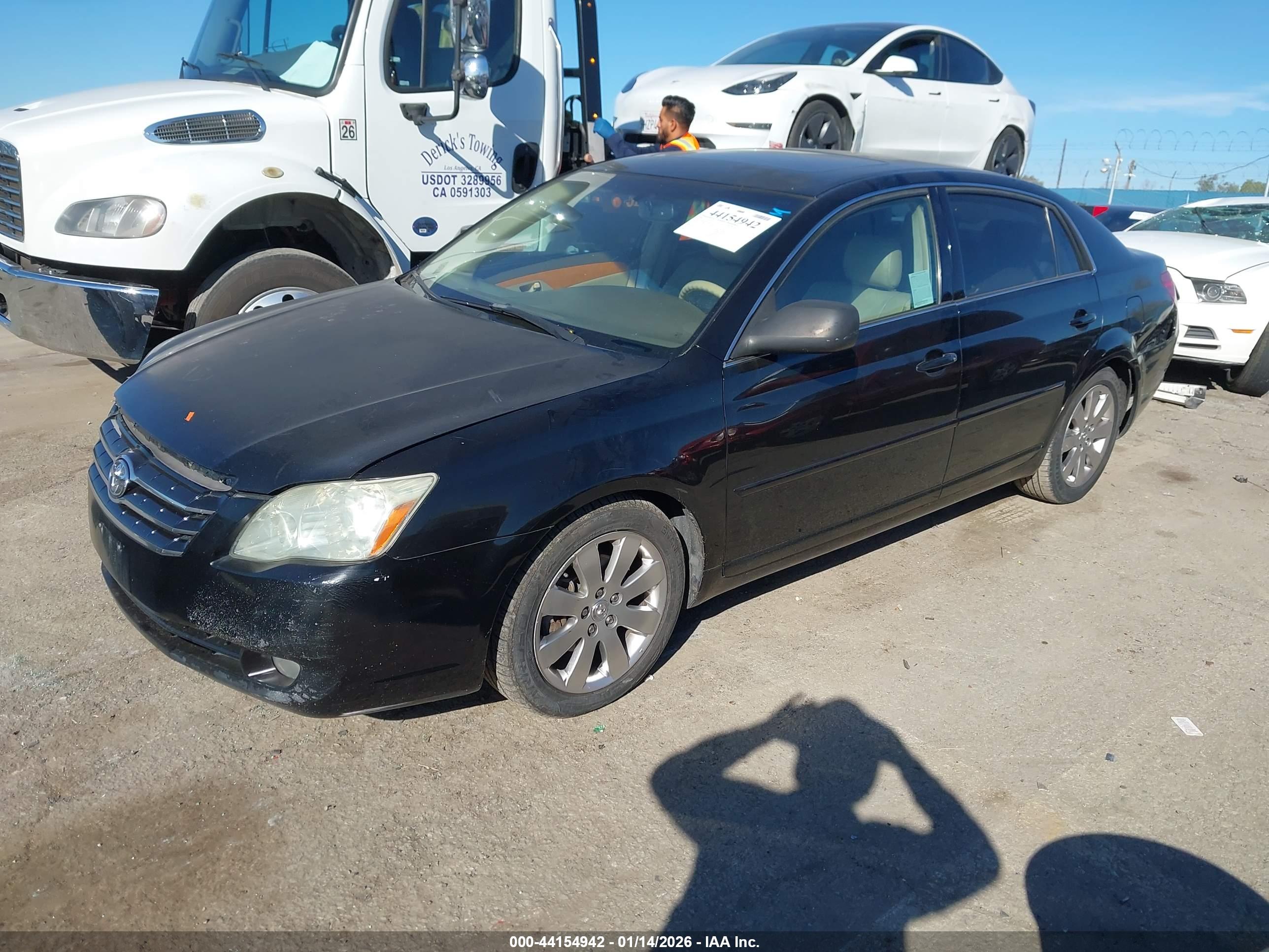 TOYOTA AVALON image 2