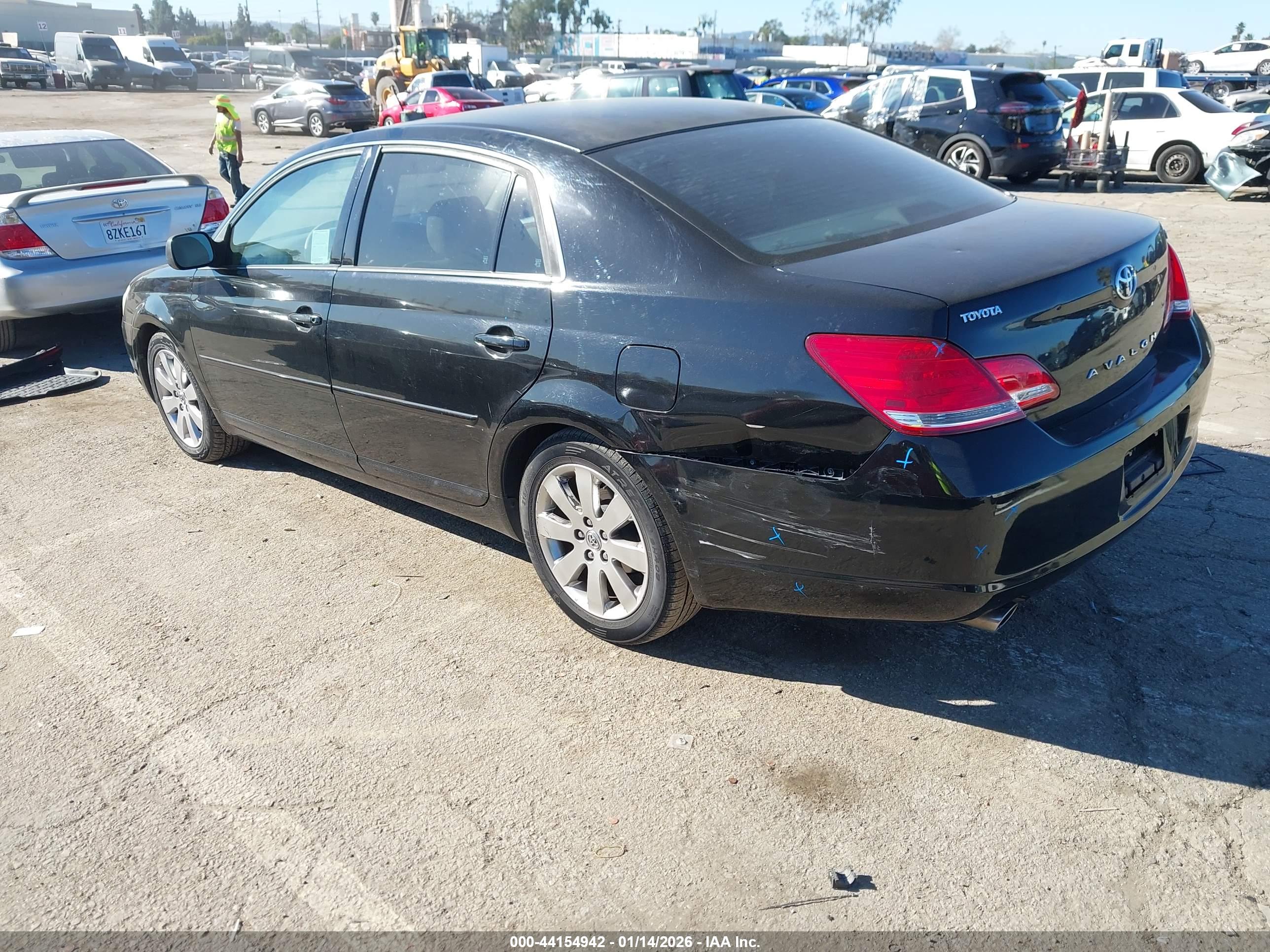 TOYOTA AVALON image 3
