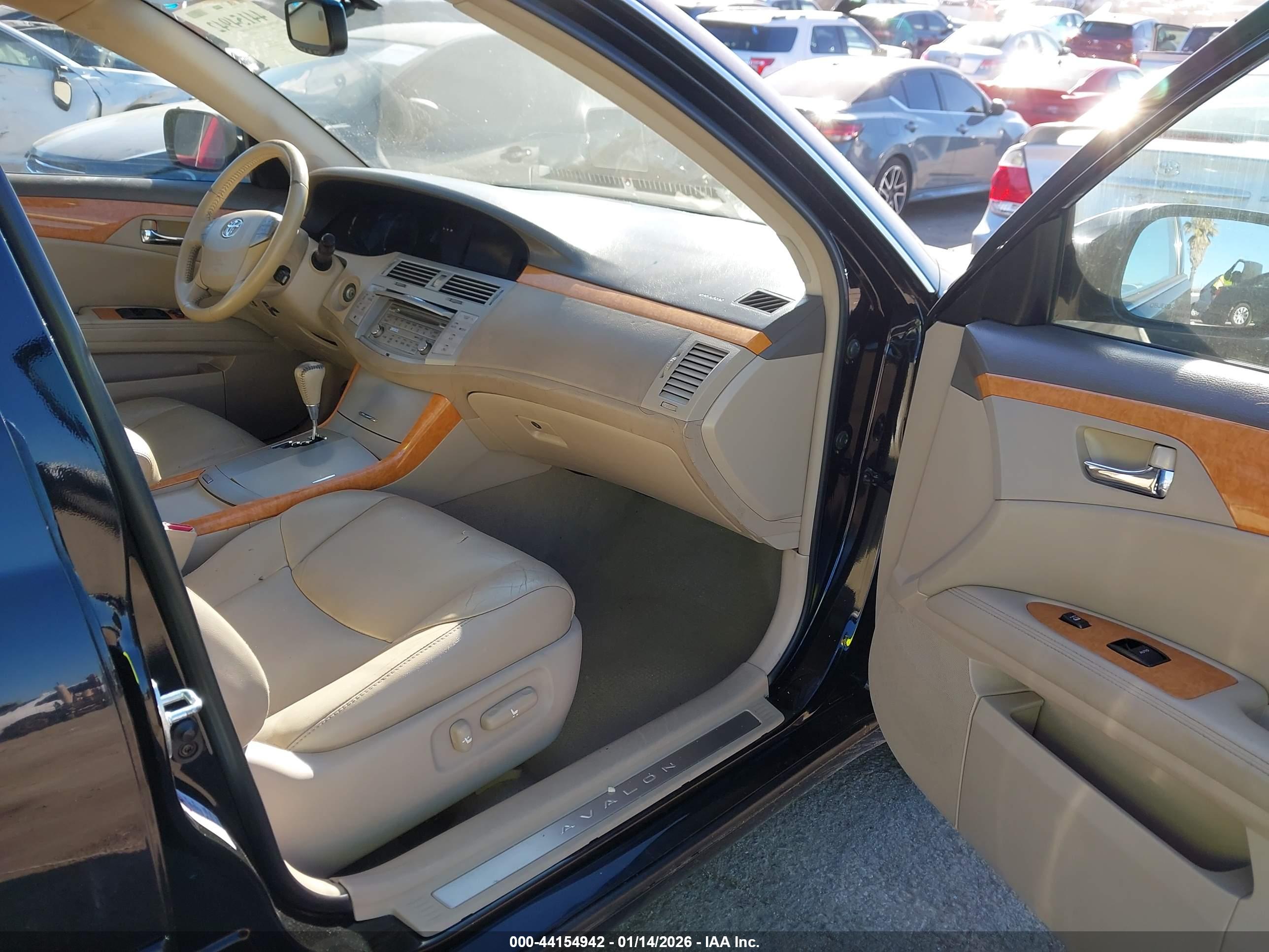 TOYOTA AVALON image 5