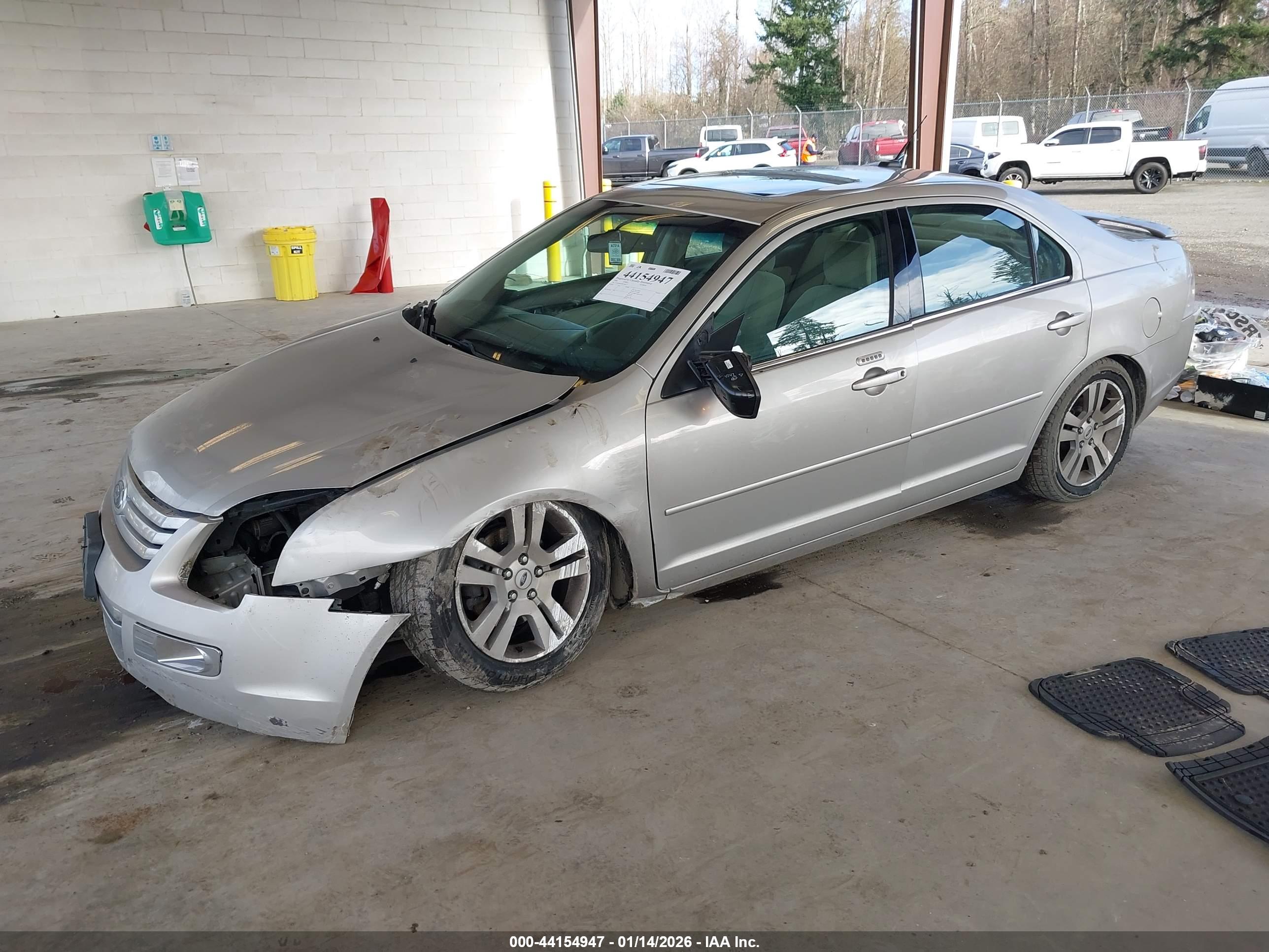 FORD FUSION image 2