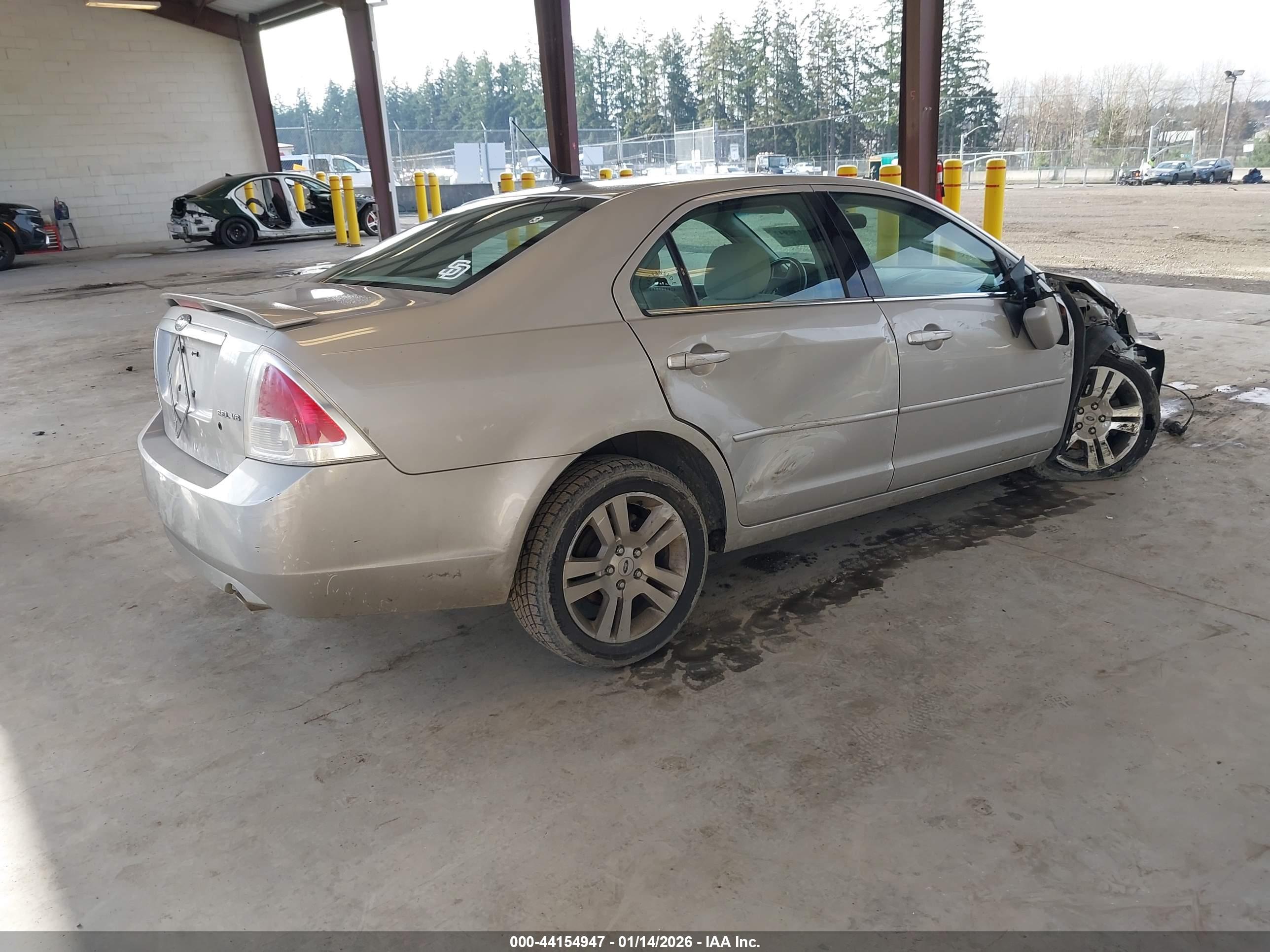 FORD FUSION image 4