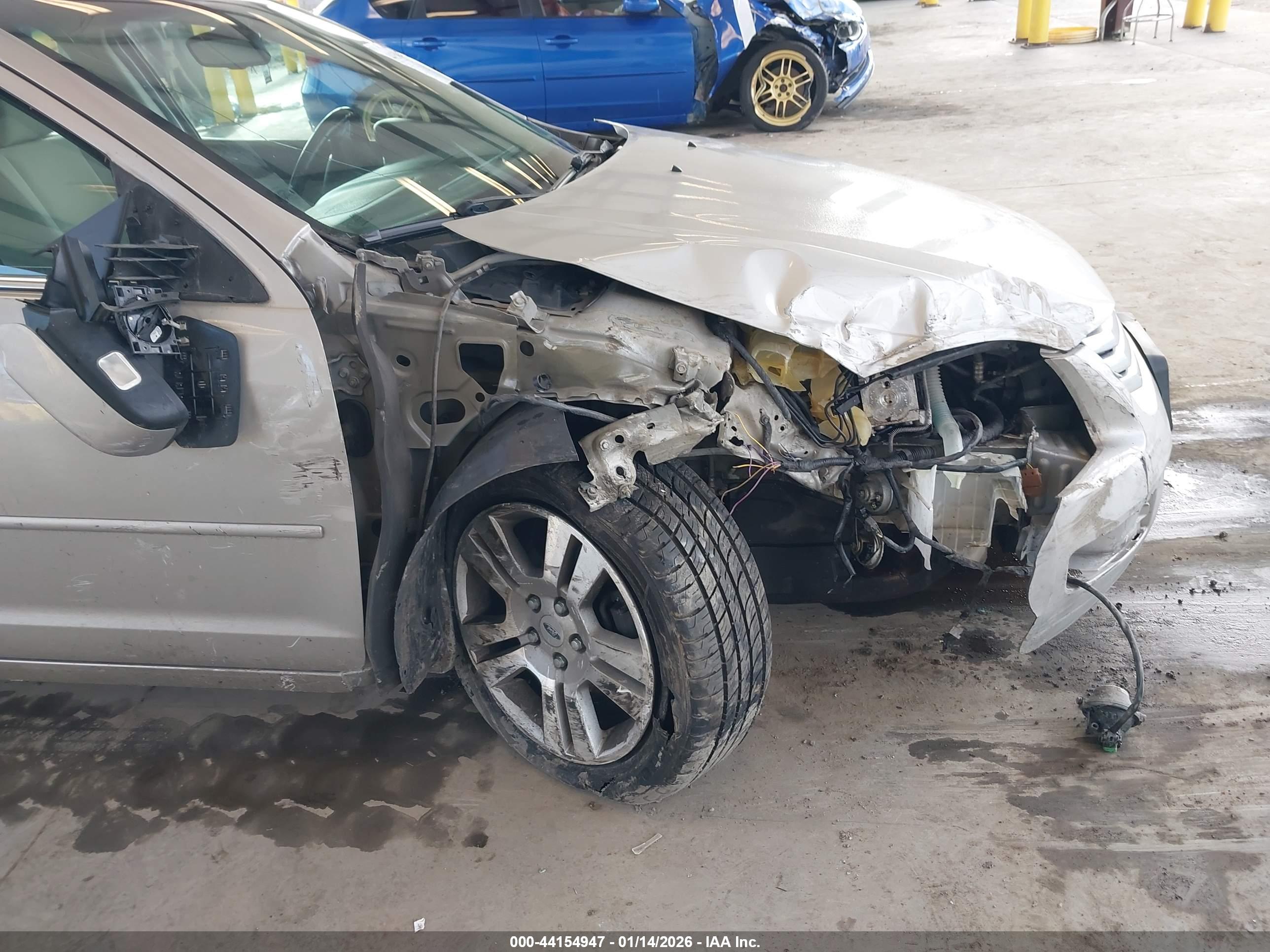 FORD FUSION image 6