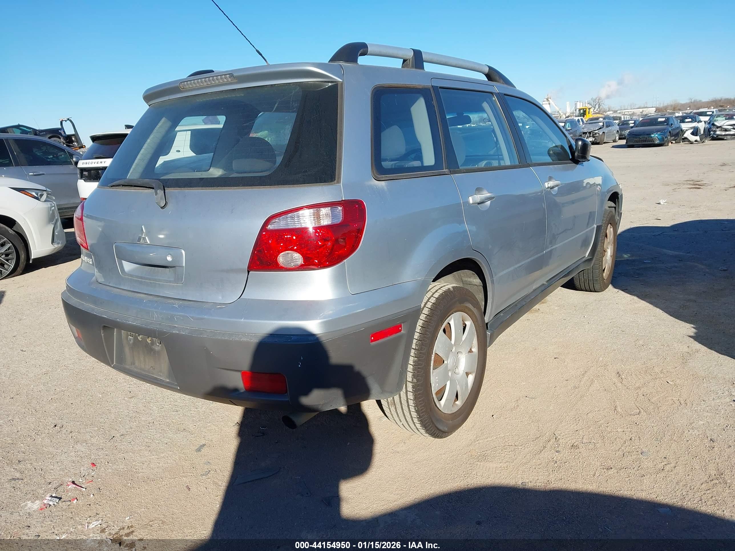 MITSUBISHI OUTLANDER image 4