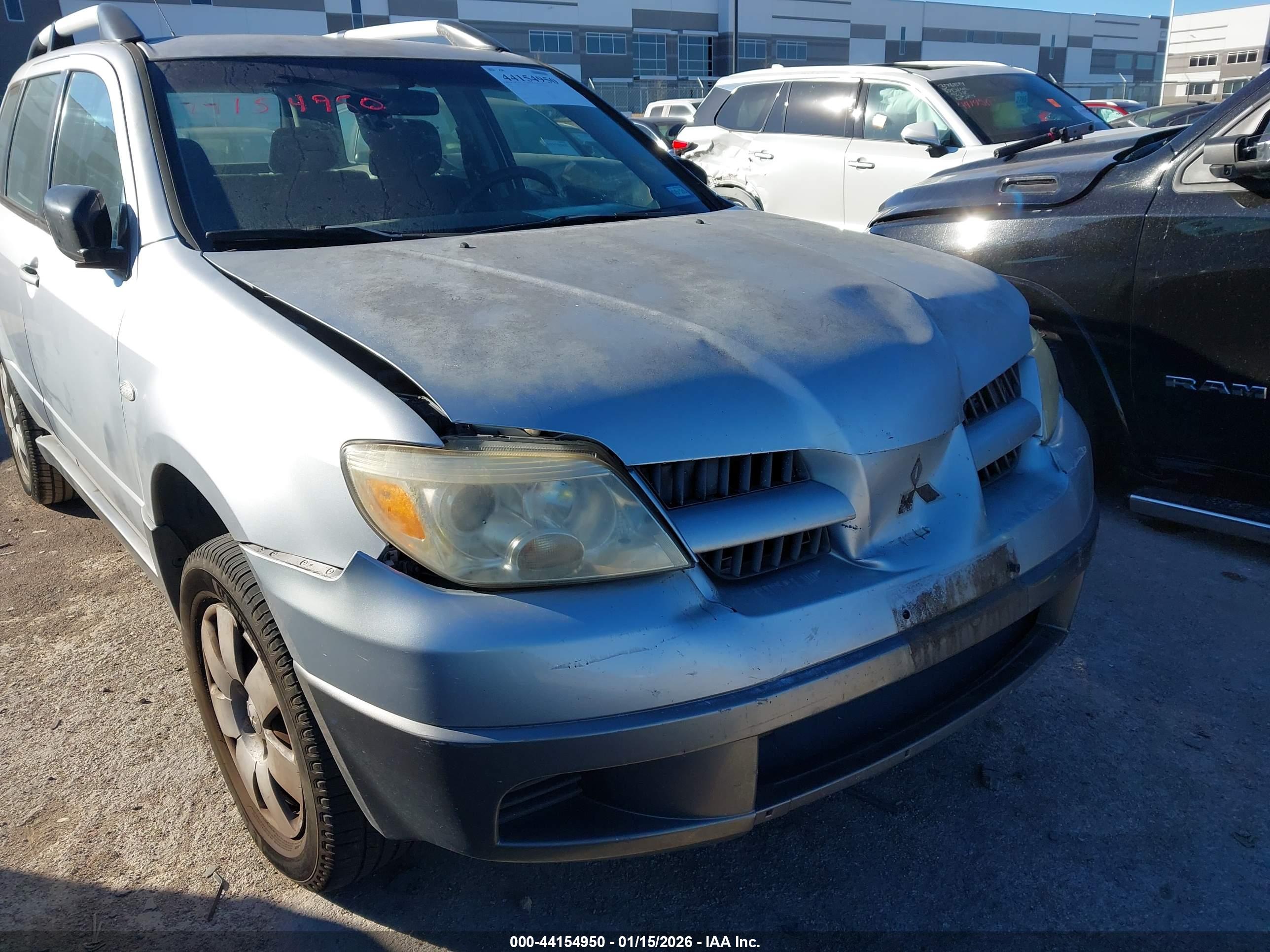 MITSUBISHI OUTLANDER image 6