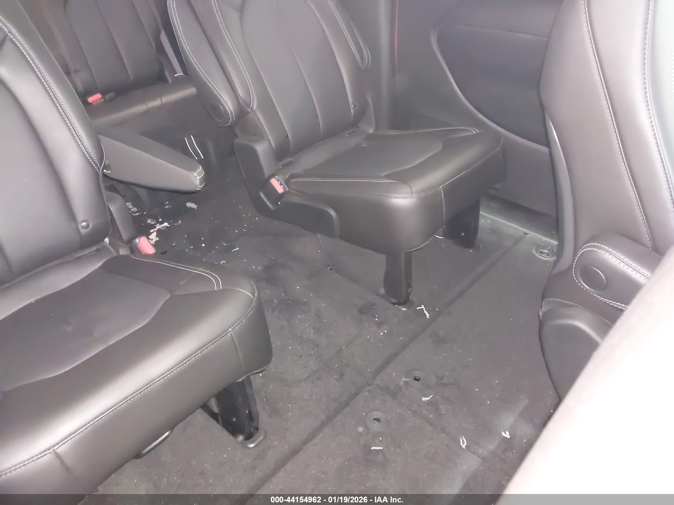 CHRYSLER PACIFICA image 8